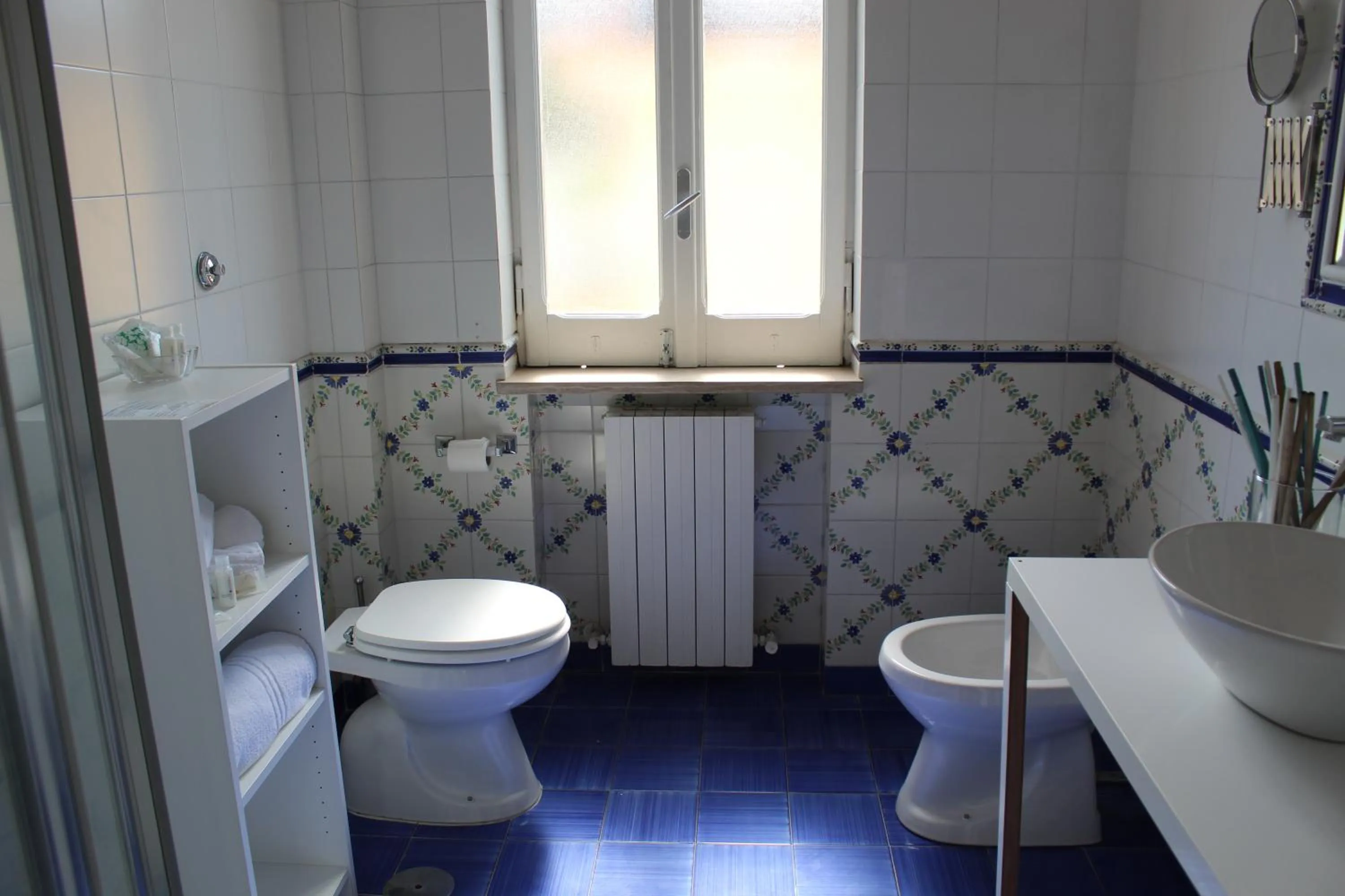 Toilet in Sunset rooms