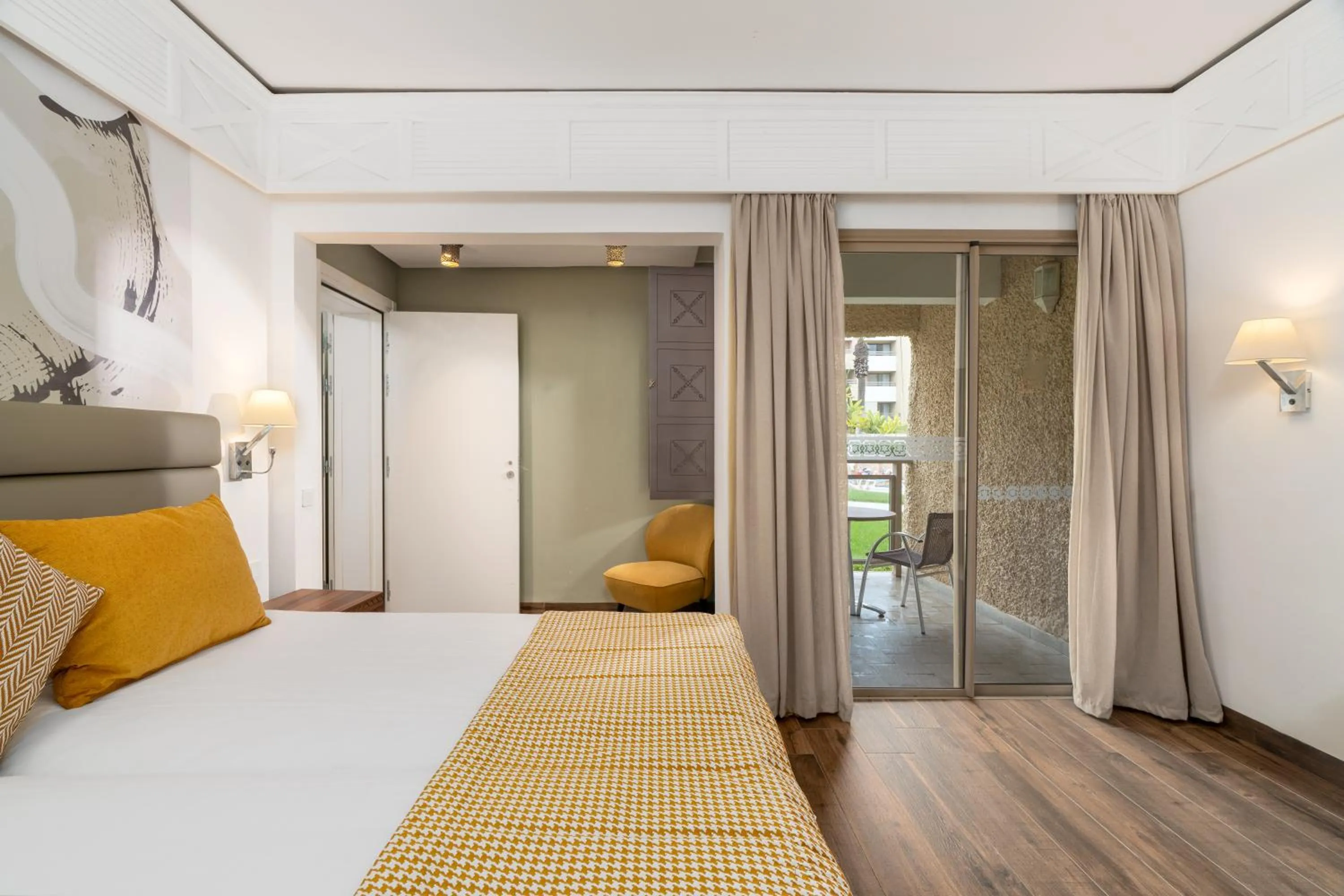 Bedroom, Bed in Dunes d'Or Ocean Club