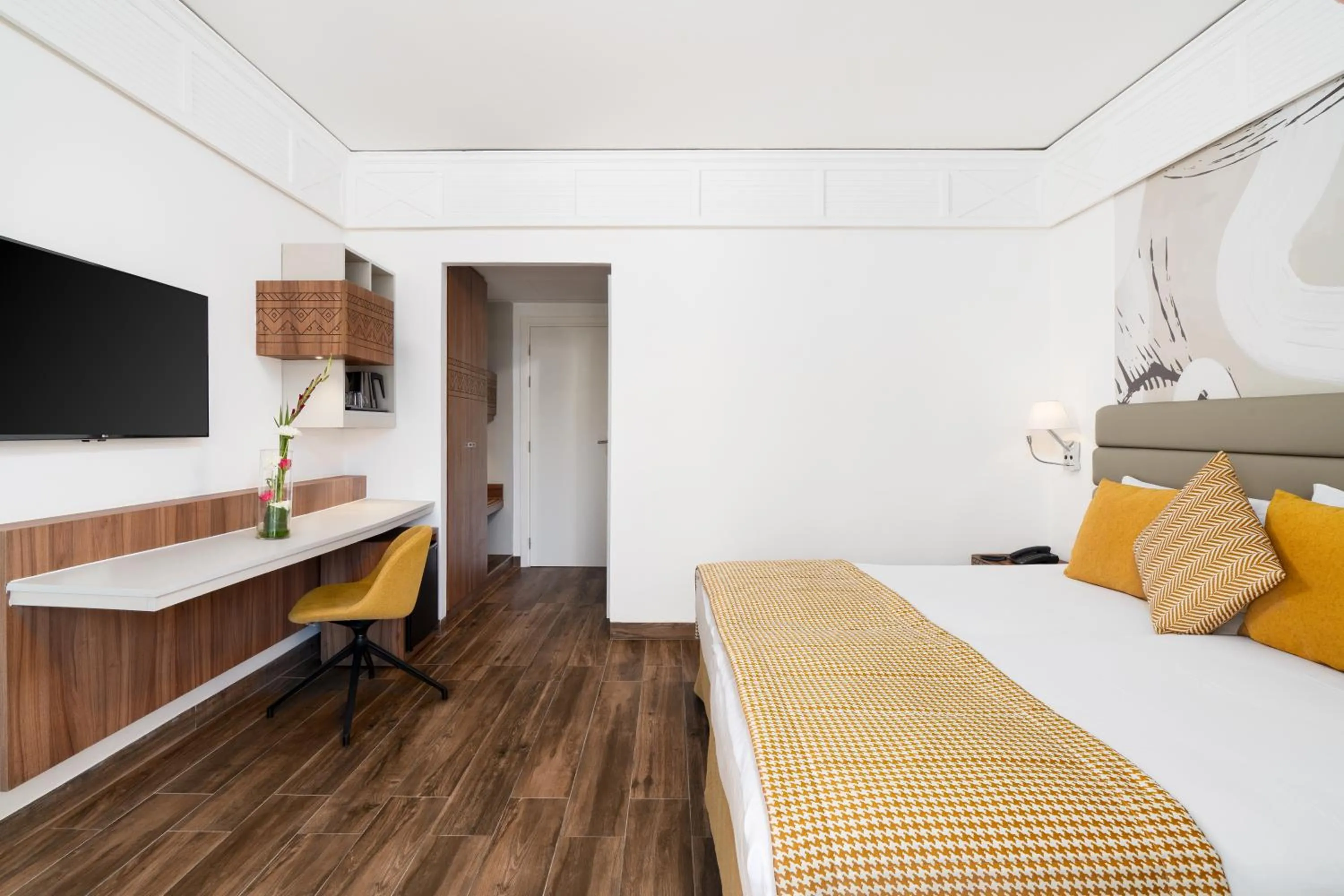 Photo of the whole room, Bed in Dunes d'Or Ocean Club