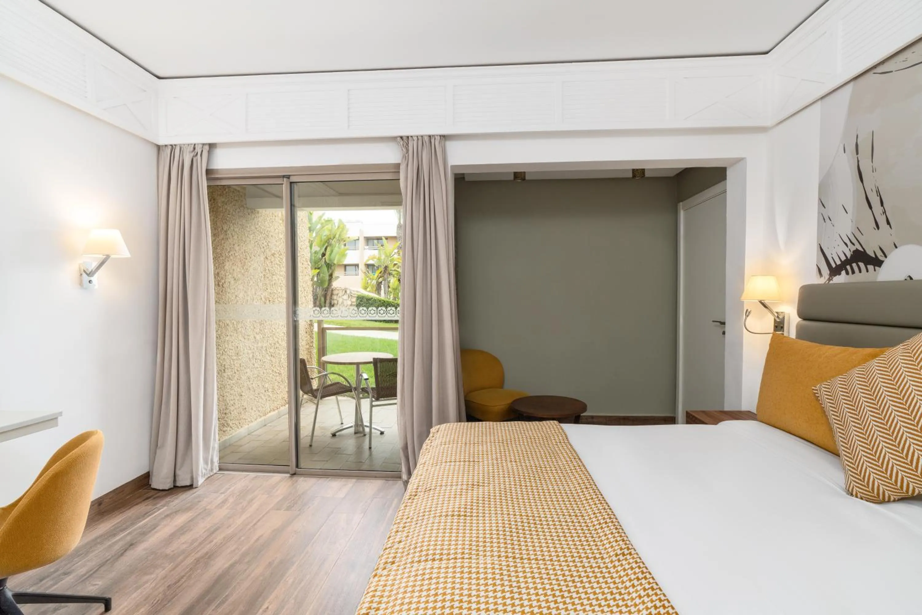 Bed in Dunes d'Or Ocean Club