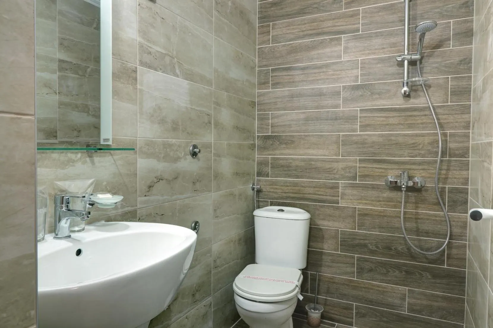 Shower in Family Hotel Jupiter