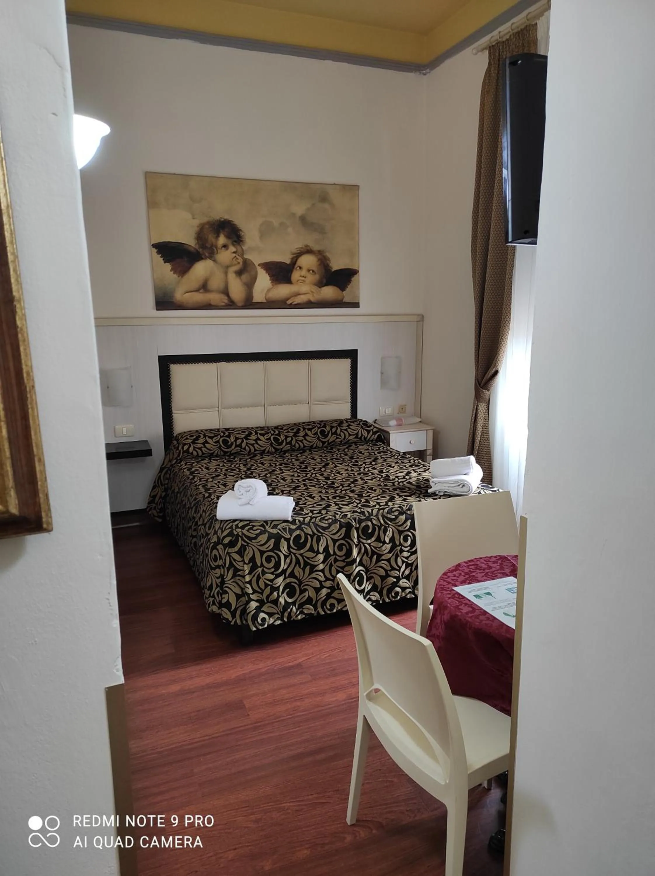 Bed in Florence Room B&B