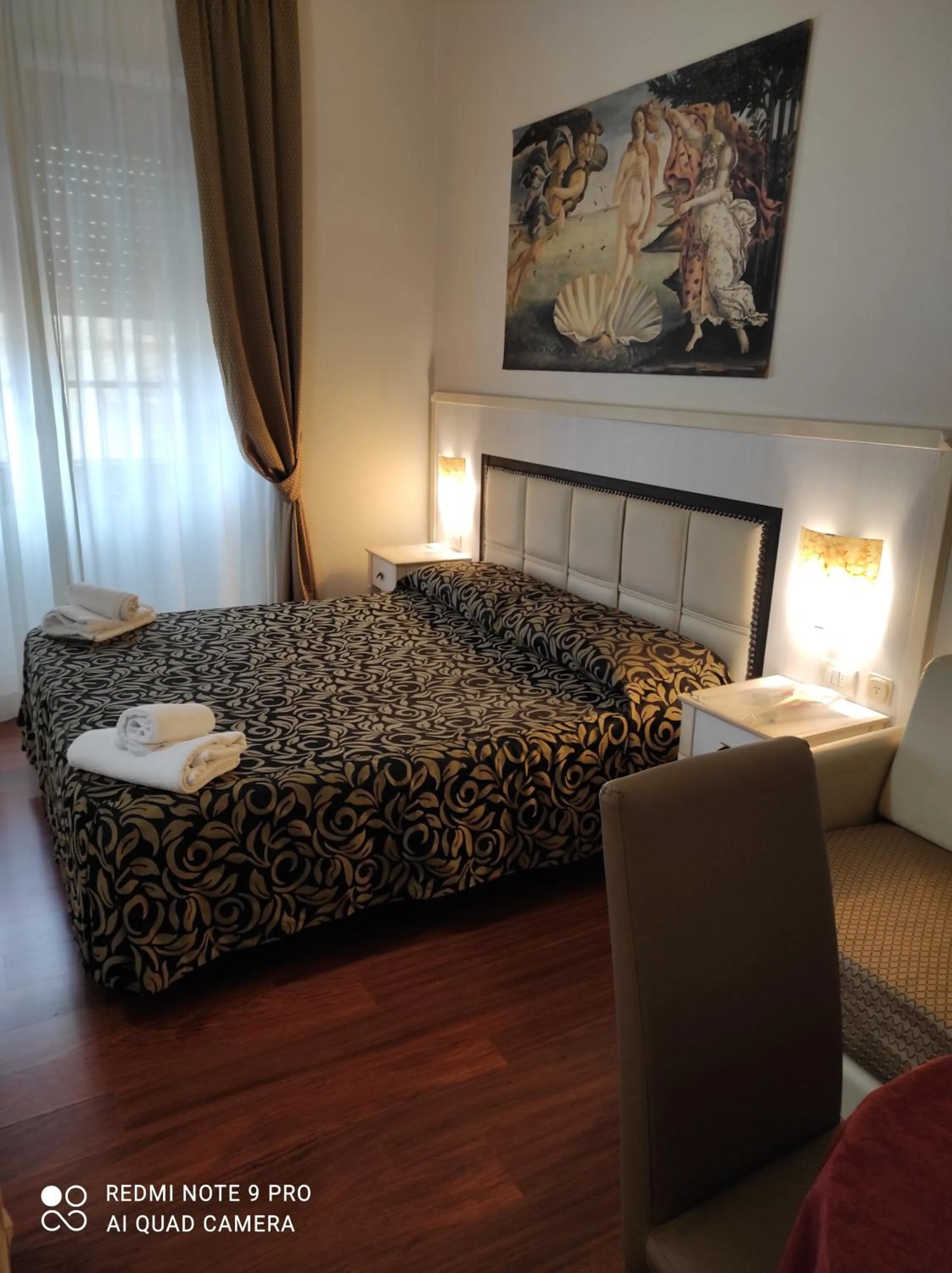 Bed in Florence Room B&B