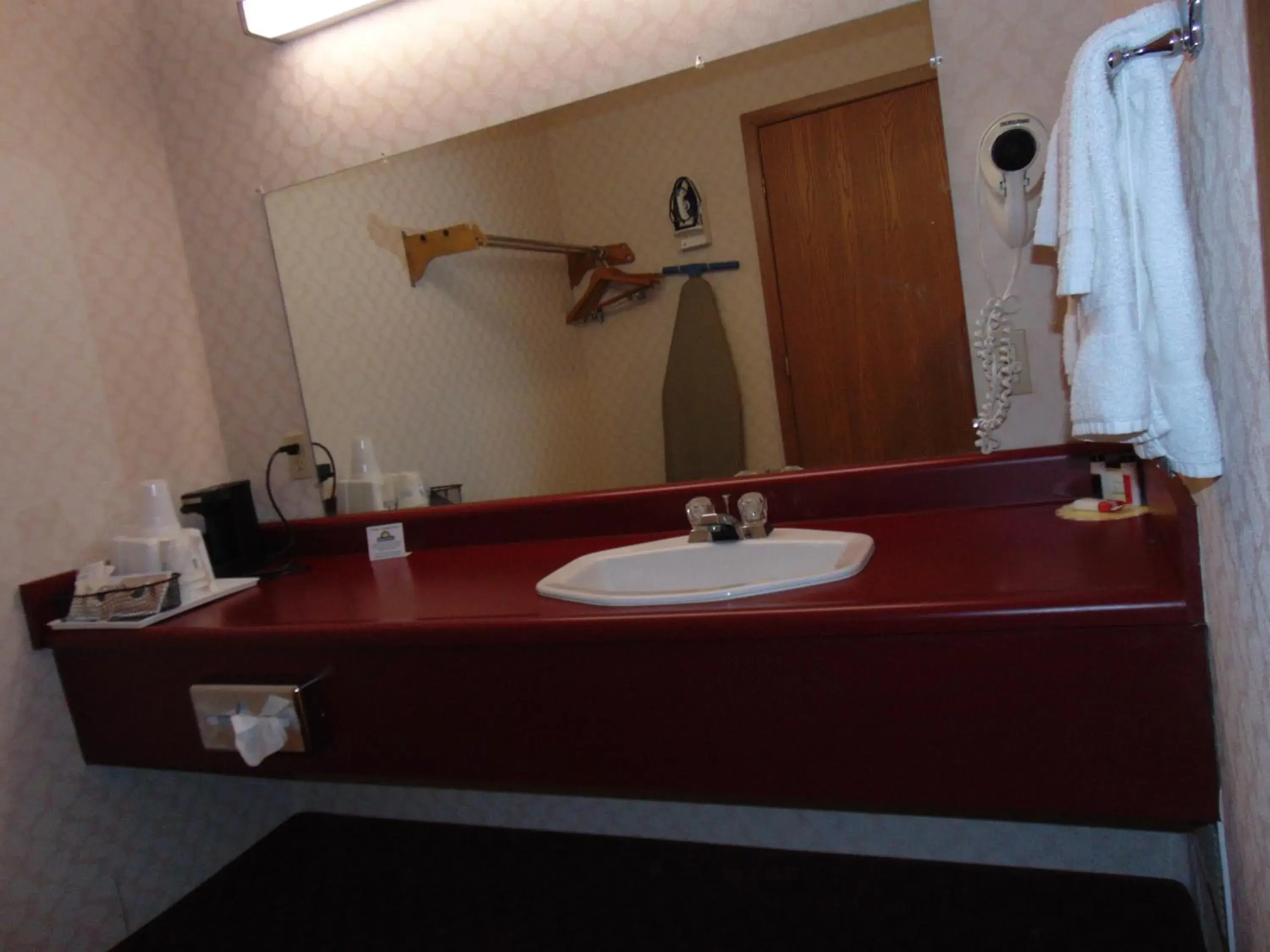 Deluxe King Room - Non-Smoking in Days Inn by Wyndham Huntington Deluxe King Room - Non-Smoking in Days Inn by Wyndham Huntington