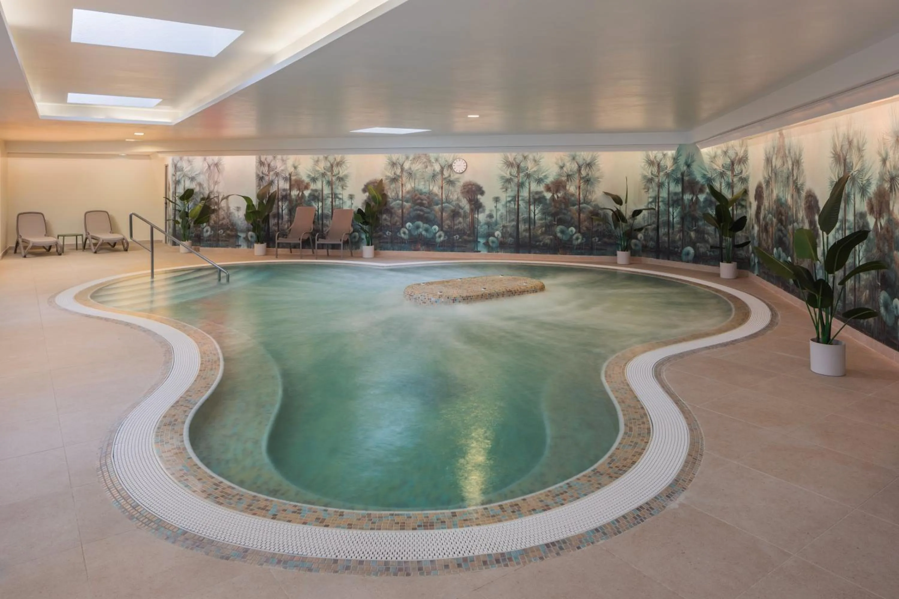 Swimming pool in Hotel Atlantis Wellness & Conference