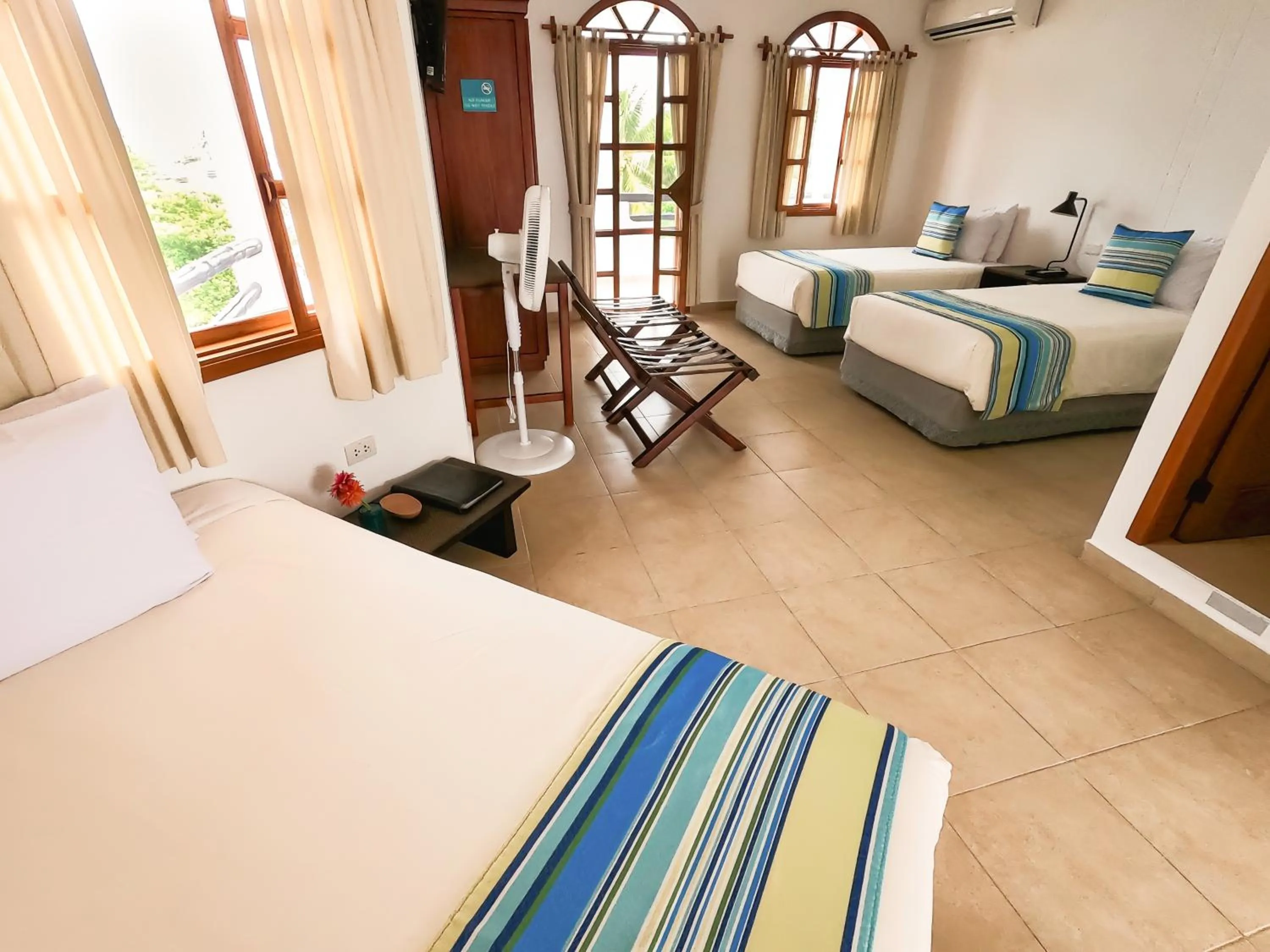 Bedroom, Bed in Hotel Galapagos Suites B&B