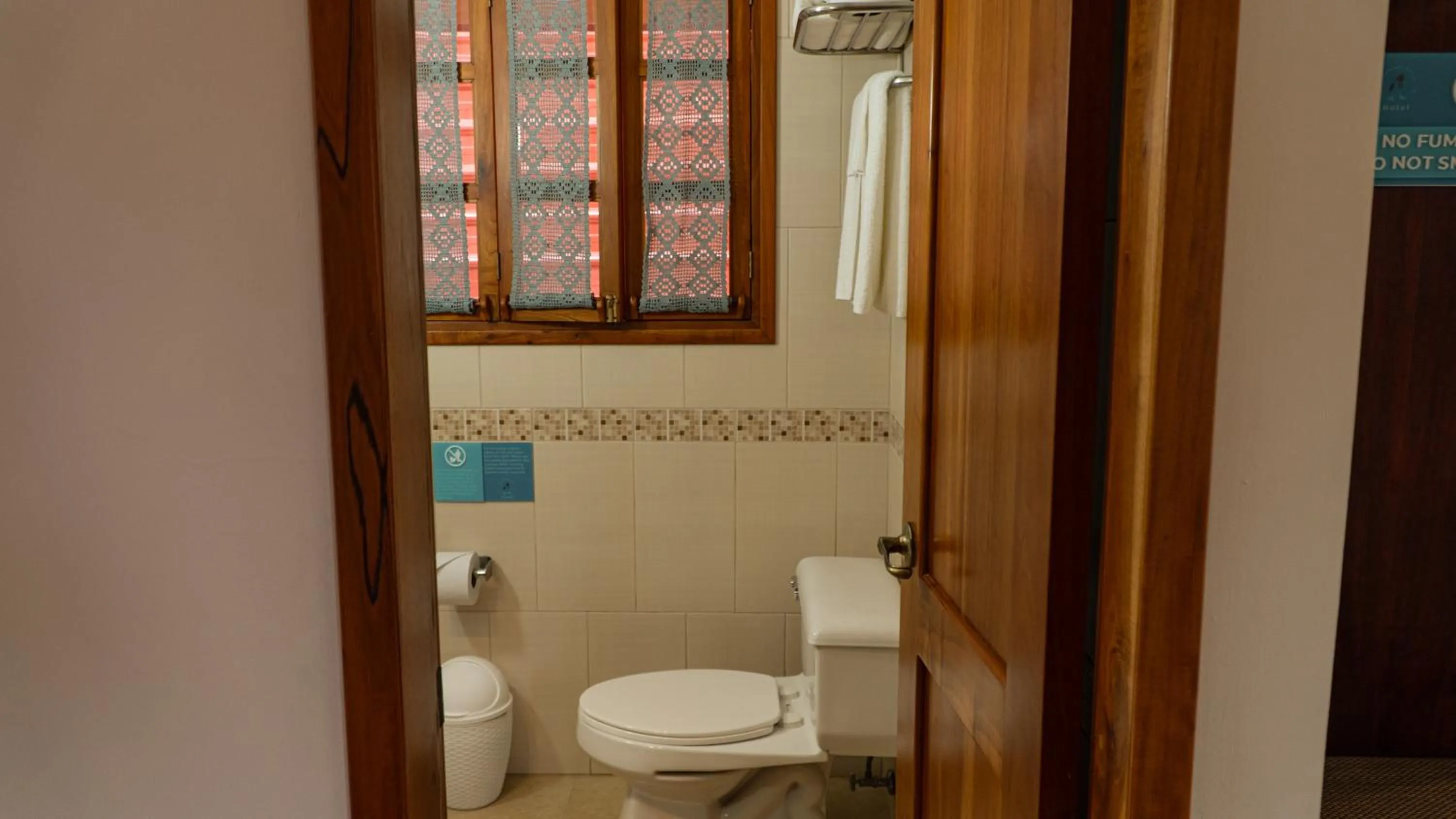 Toilet in Hotel Galapagos Suites B&B