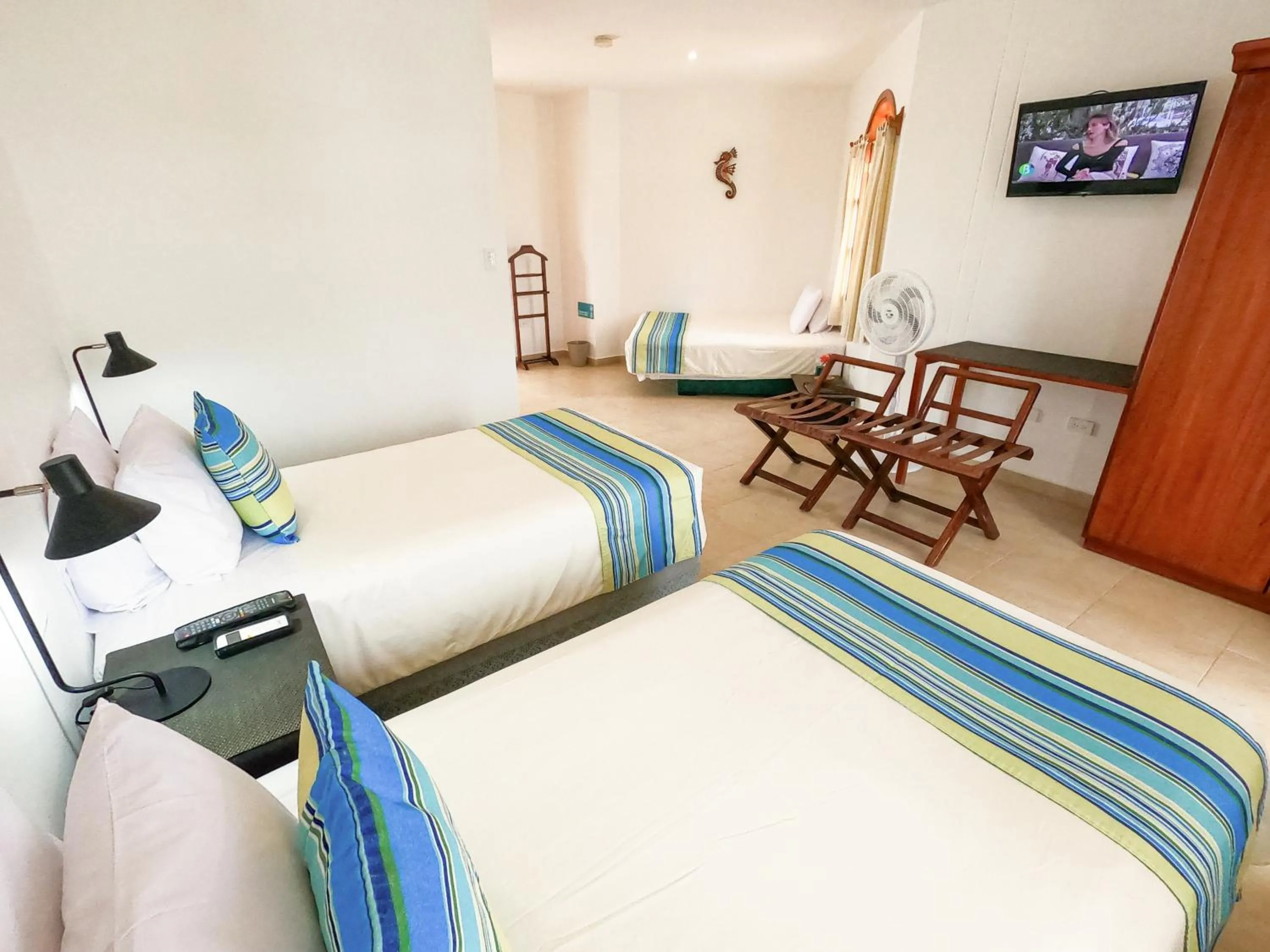 TV and multimedia, Bed in Hotel Galapagos Suites B&B