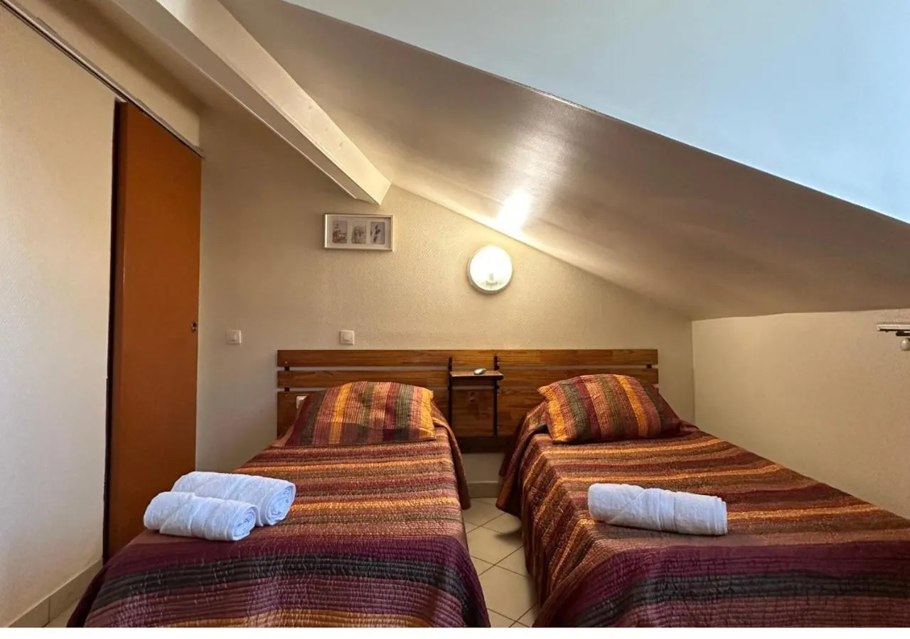 Bed in Hôtel Victor Hugo