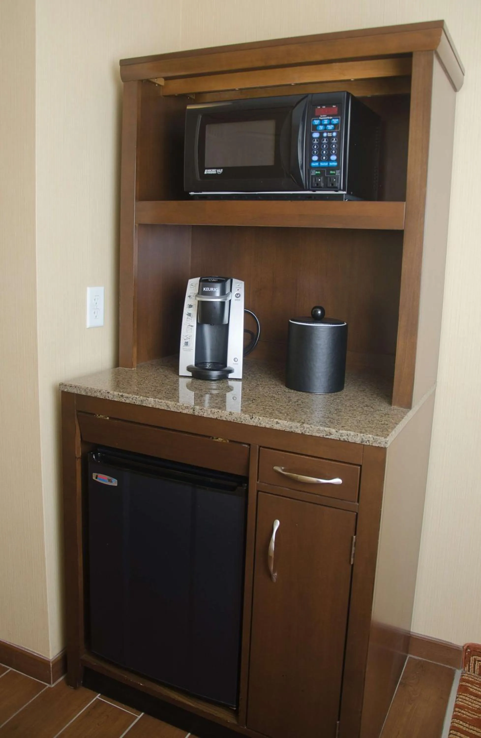 Kitchen or kitchenette in Hilton Garden Inn Watertown