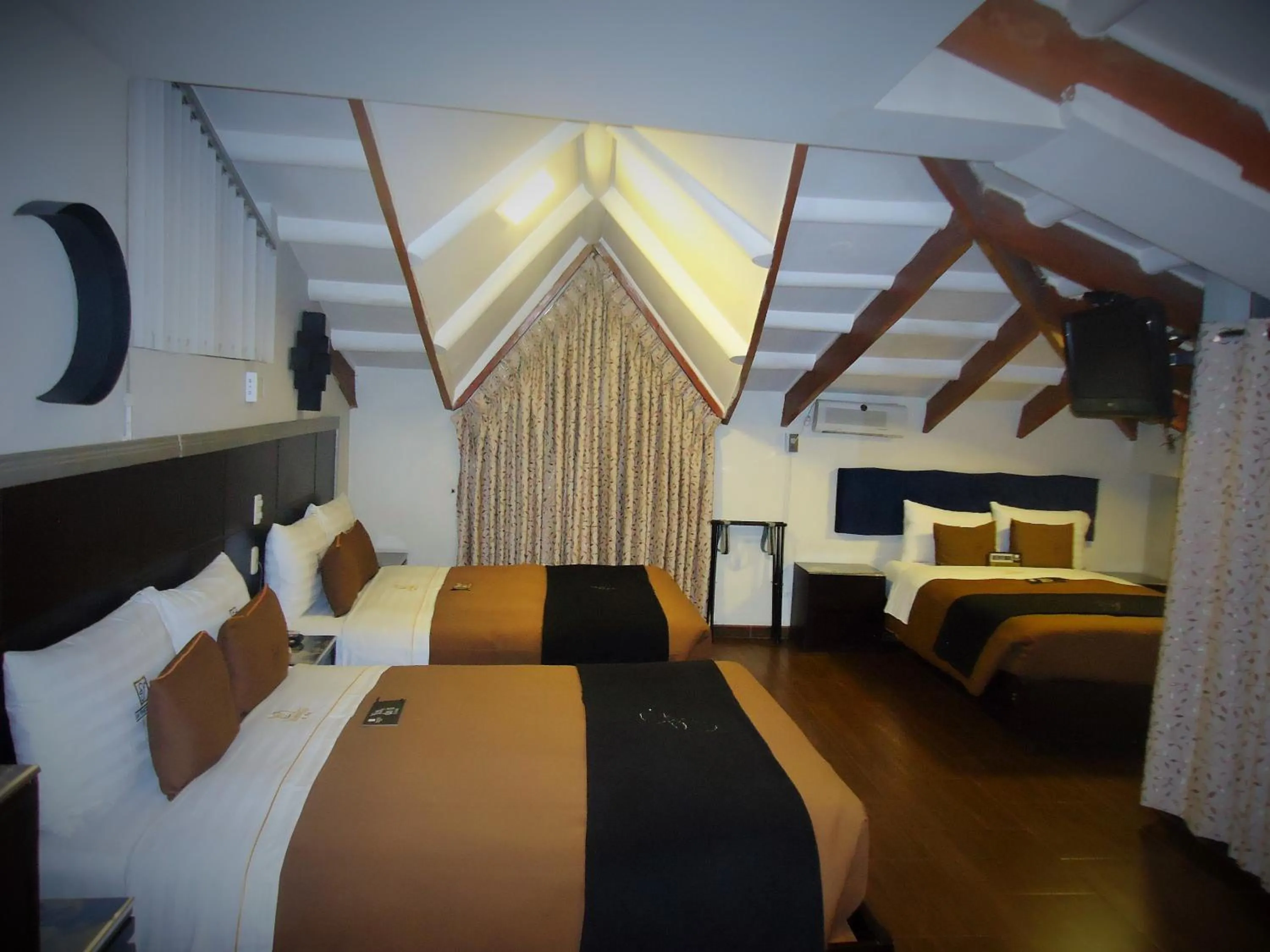 Bed in Hotel San Francisco Plaza