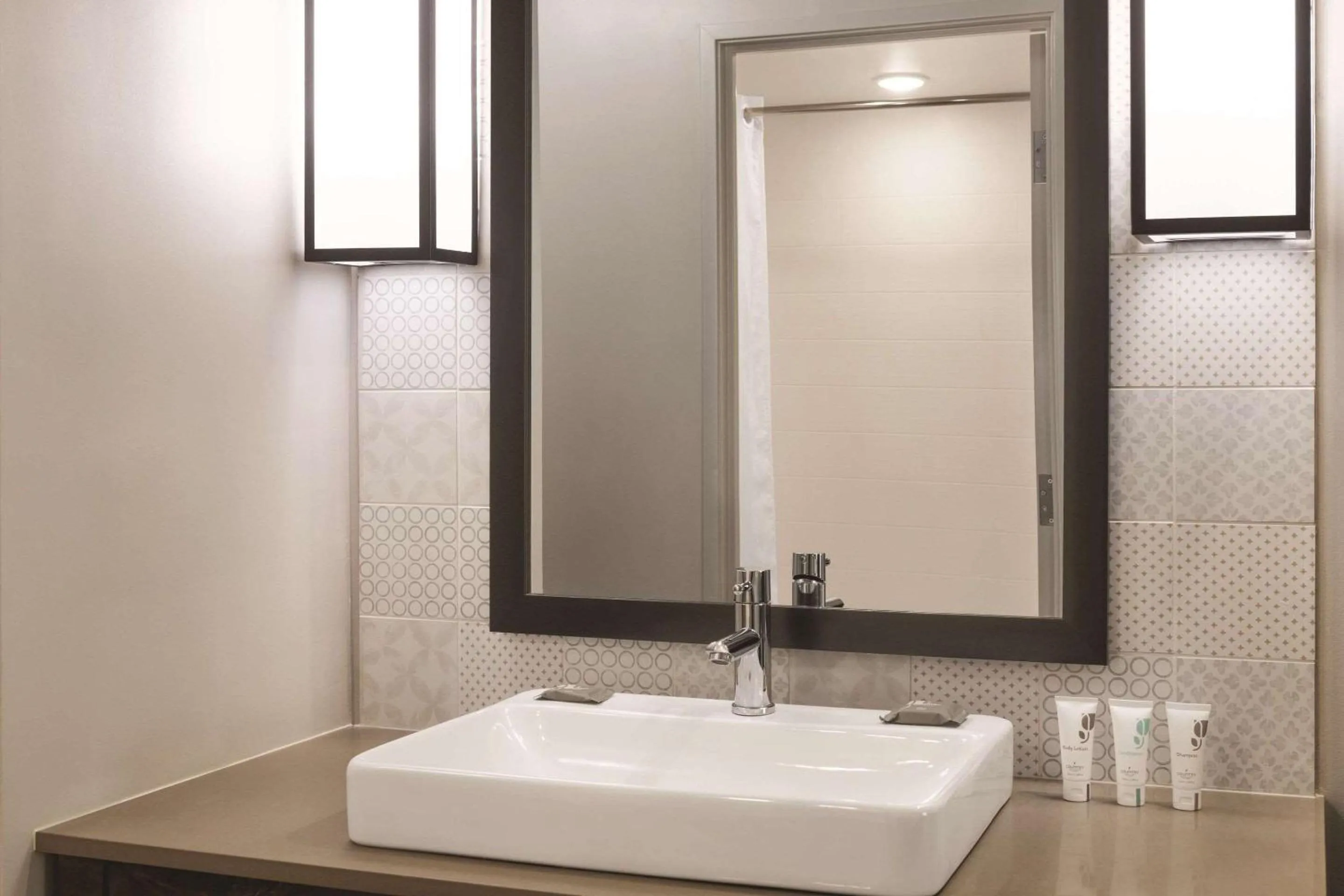 Bathroom in Country Inn & Suites by Radisson, Sevierville-Kodak, TN