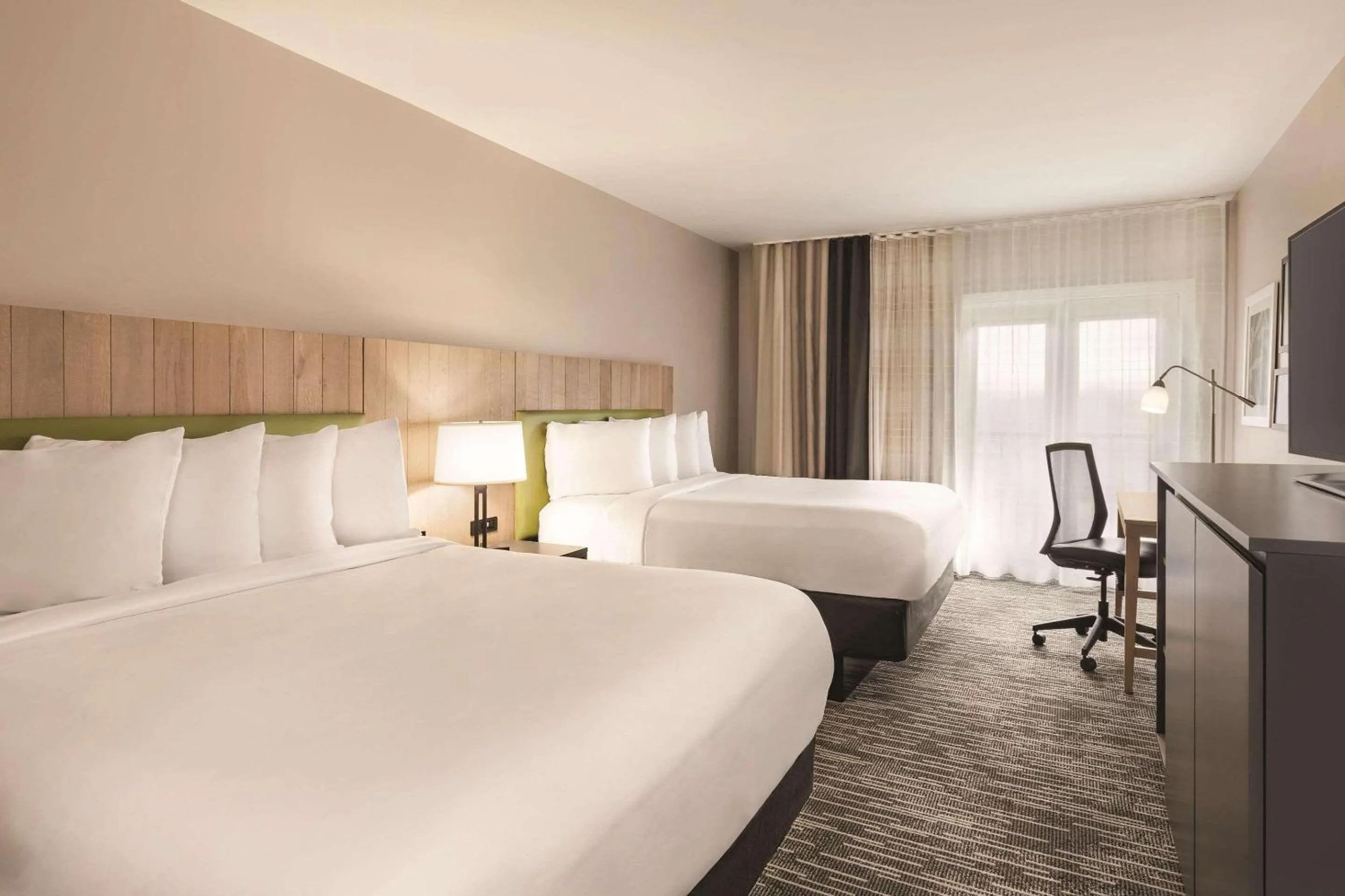 Bedroom, Bed in Country Inn & Suites by Radisson, Sevierville-Kodak, TN