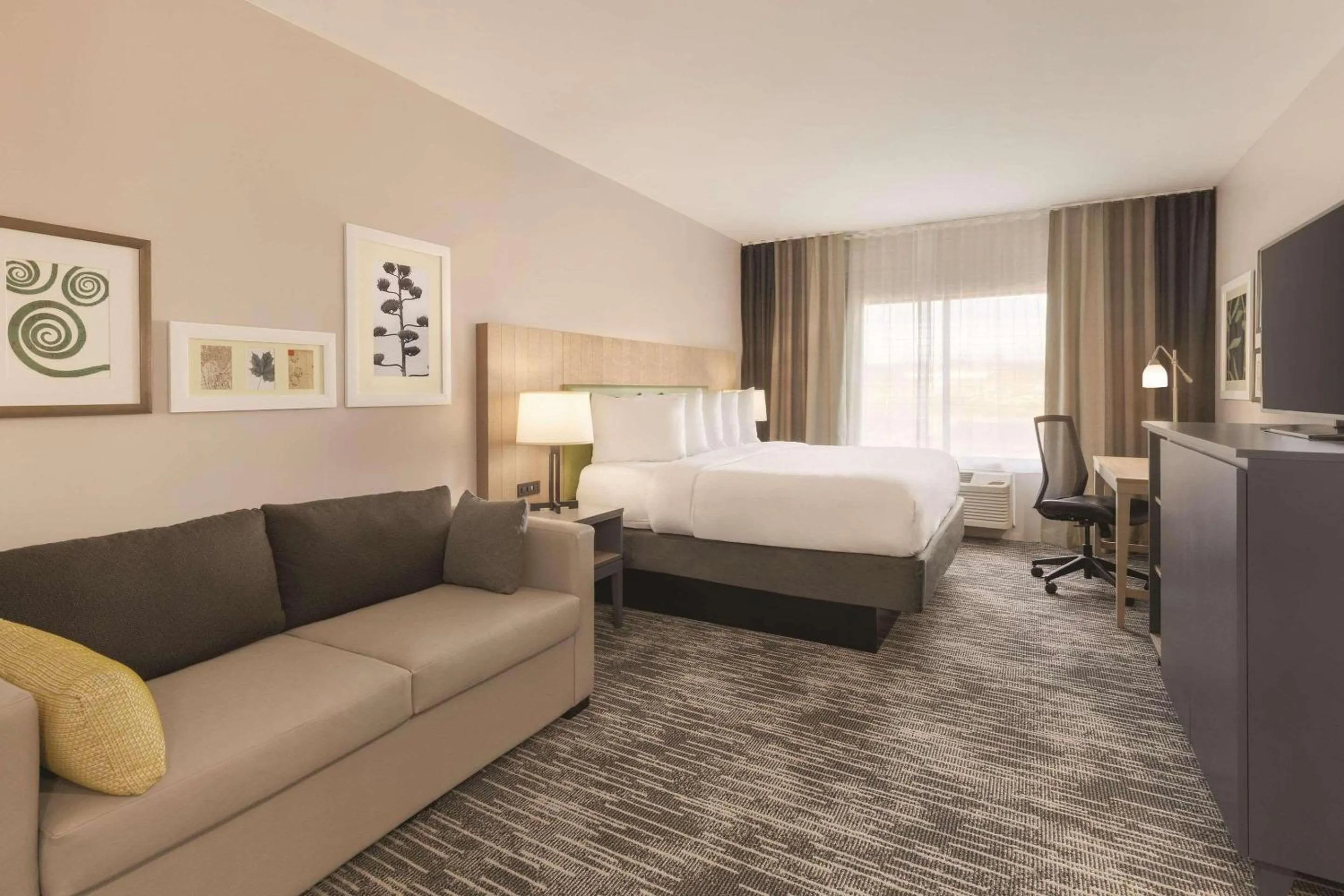 Bedroom, Bed in Country Inn & Suites by Radisson, Sevierville-Kodak, TN