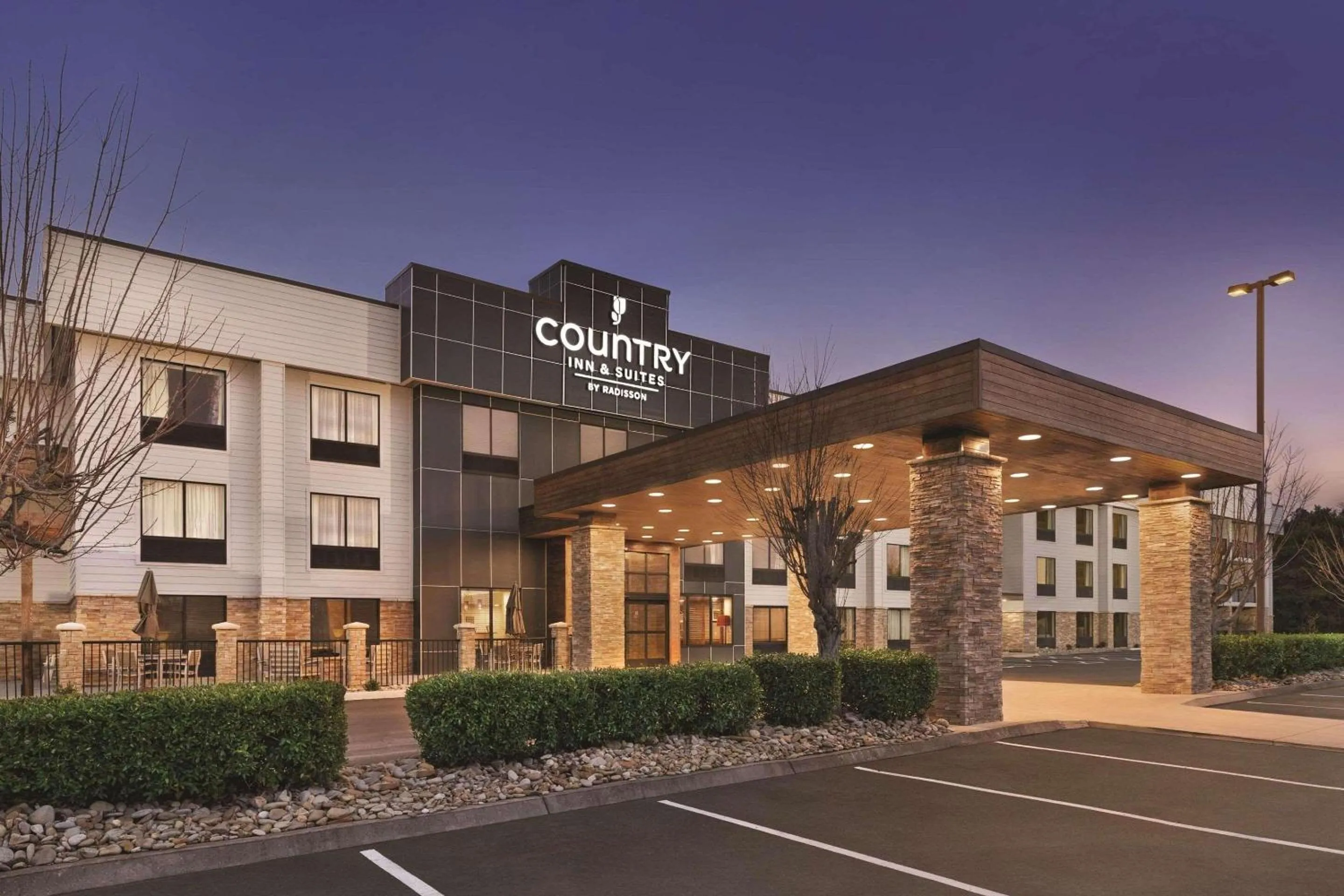 Property building in Country Inn & Suites by Radisson, Sevierville-Kodak, TN