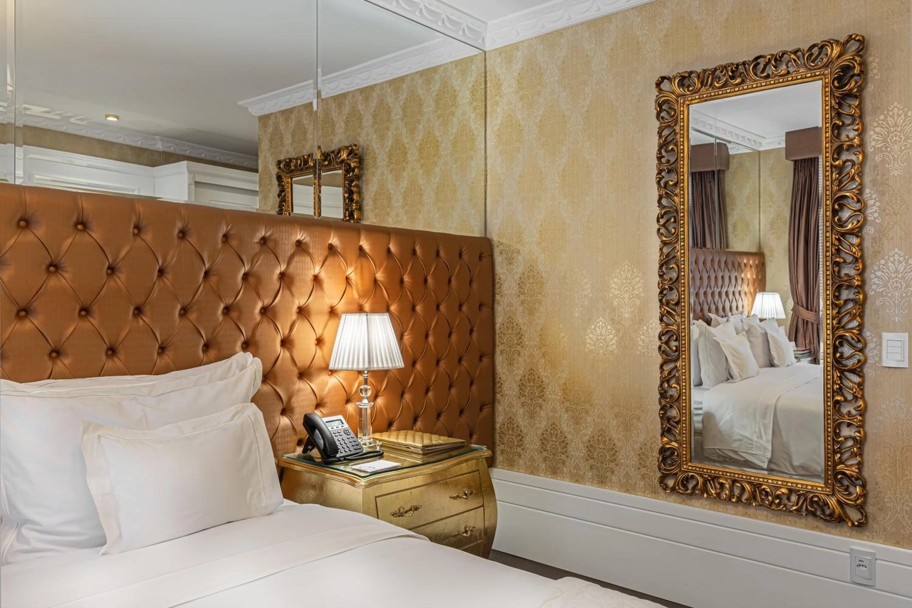 Bed in Hotel Colline de France