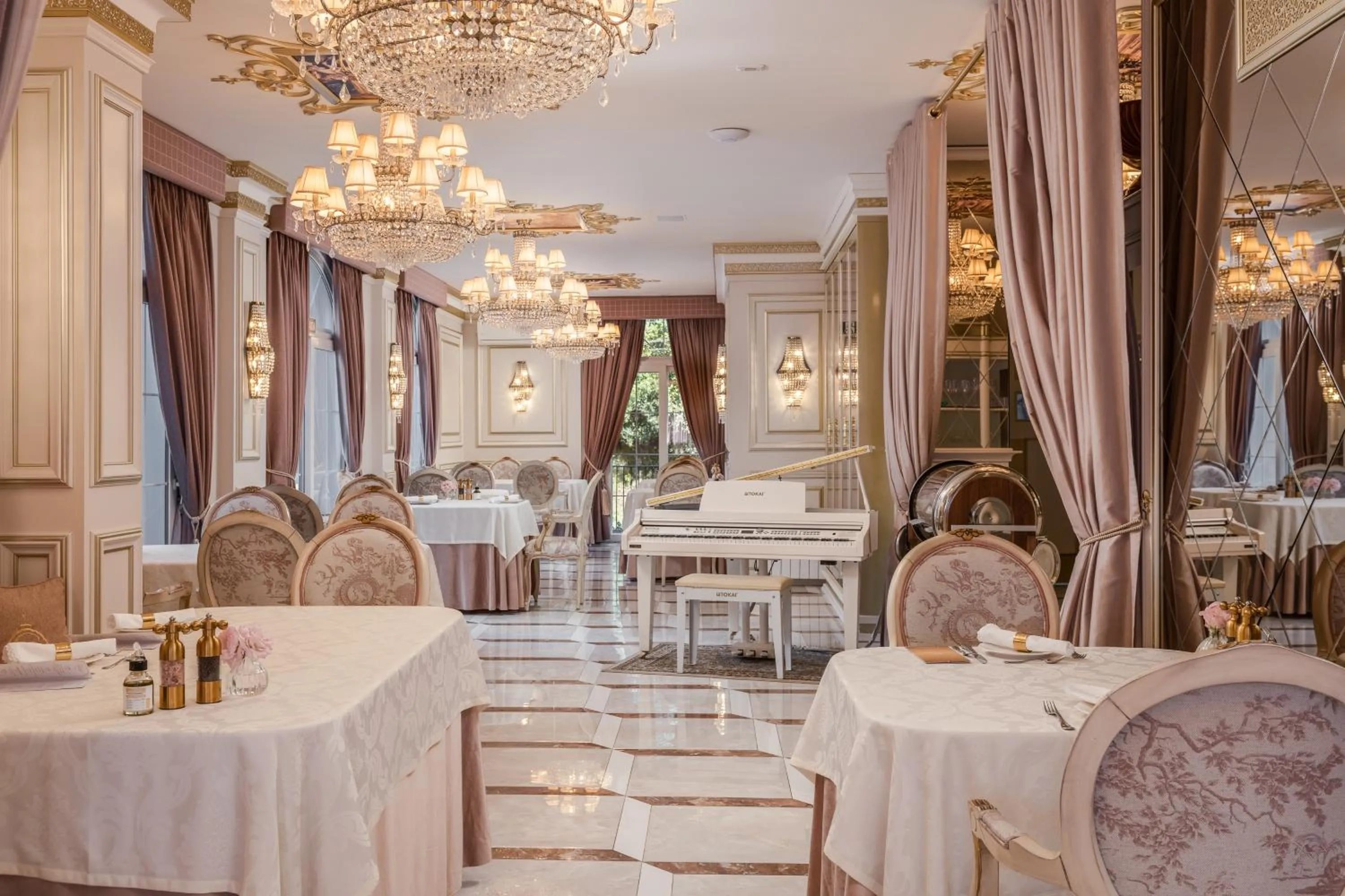 Restaurant/places to eat in Hotel Colline de France