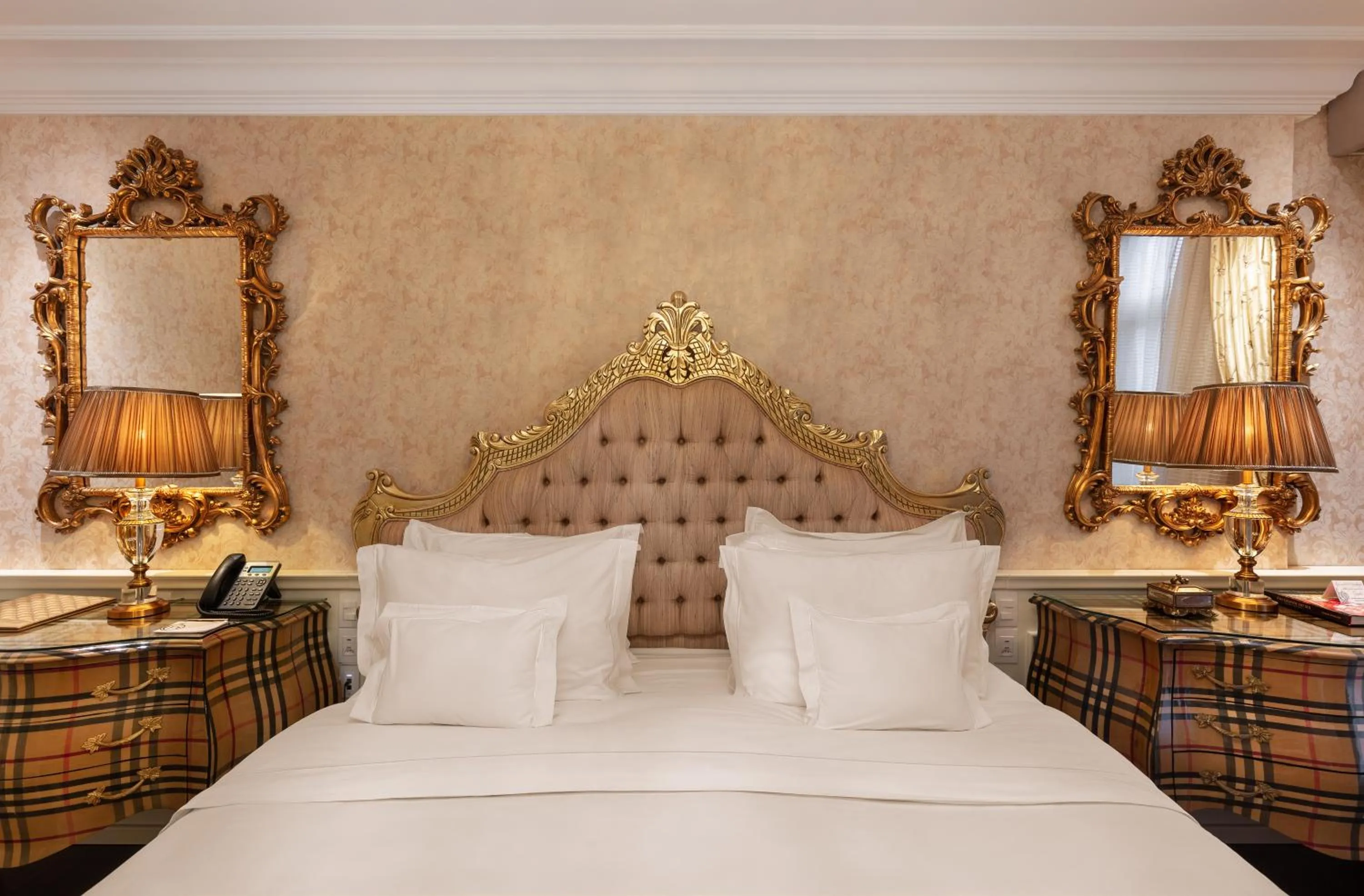 Bed in Hotel Colline de France