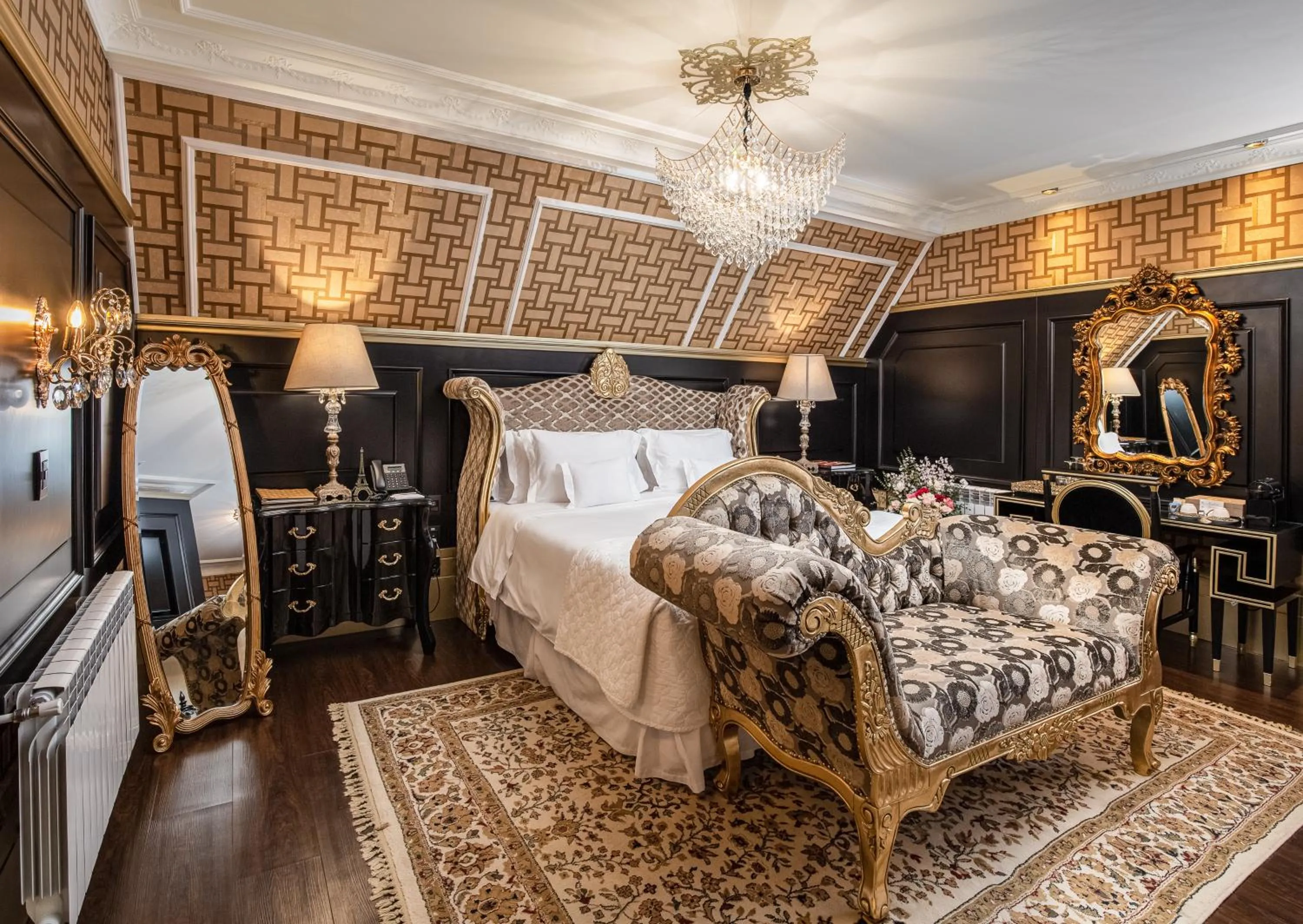 Bedroom, Bed in Hotel Colline de France