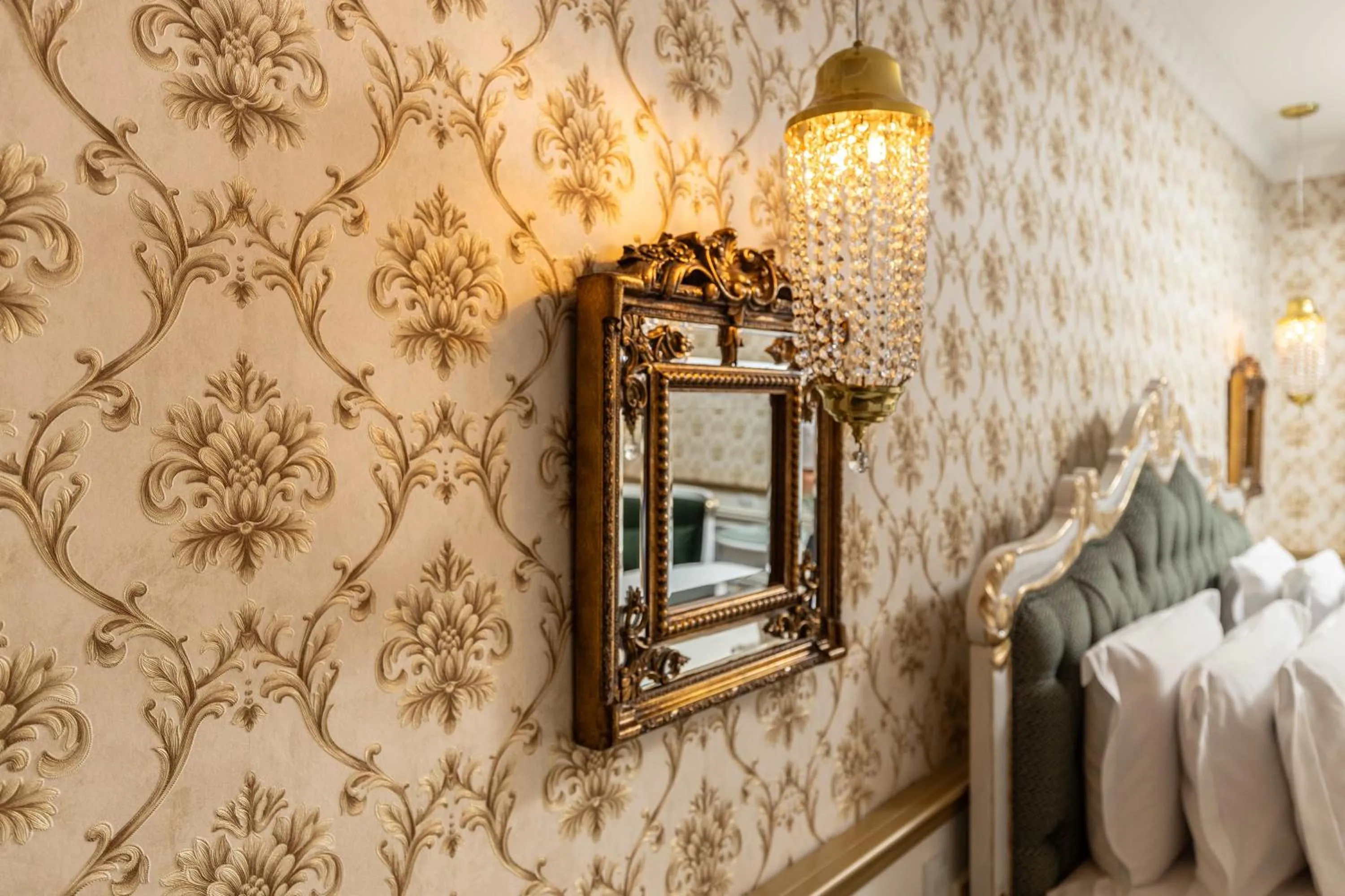 Bed in Hotel Colline de France