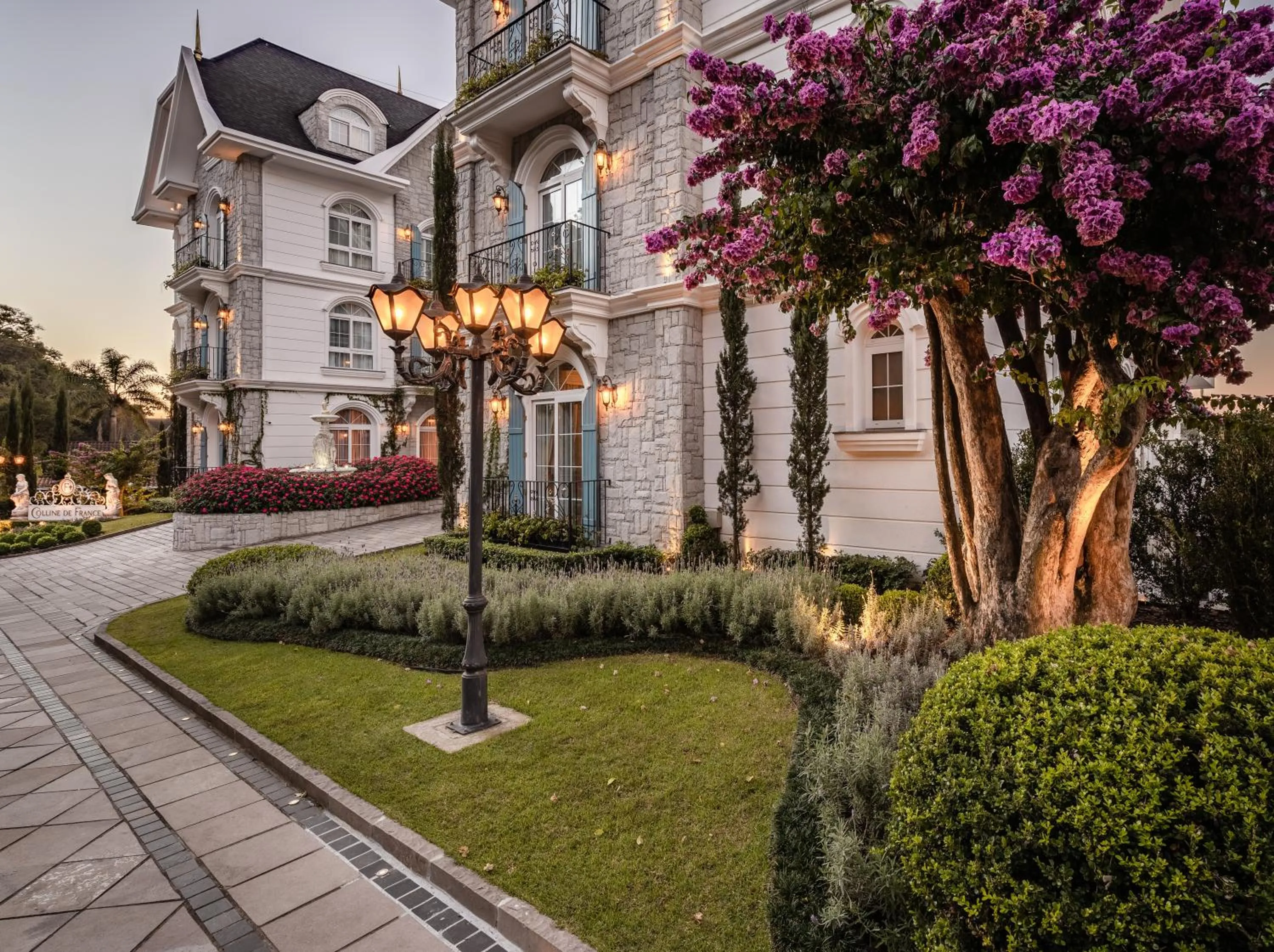 Property building in Hotel Colline de France