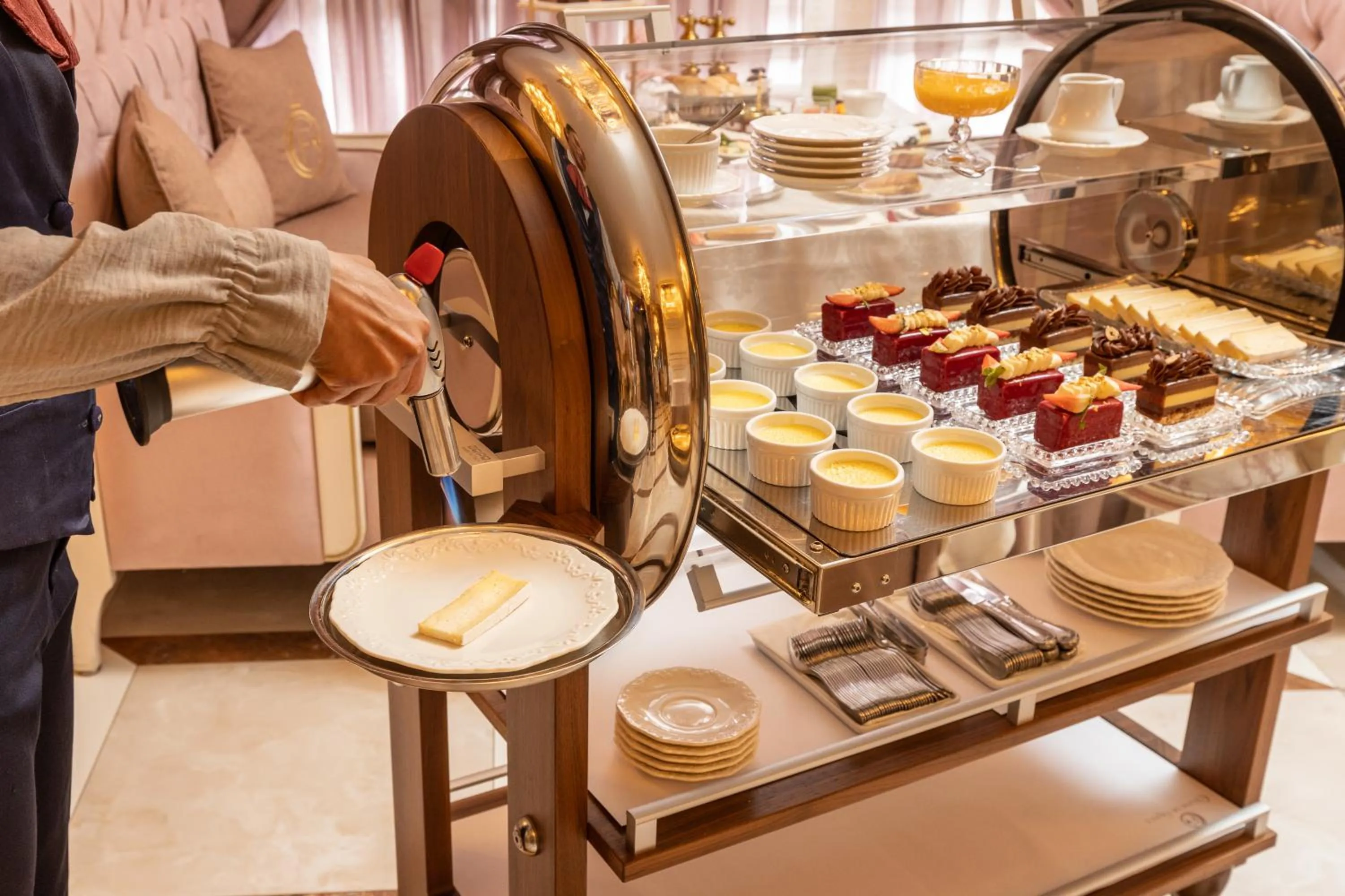 Restaurant/places to eat in Hotel Colline de France