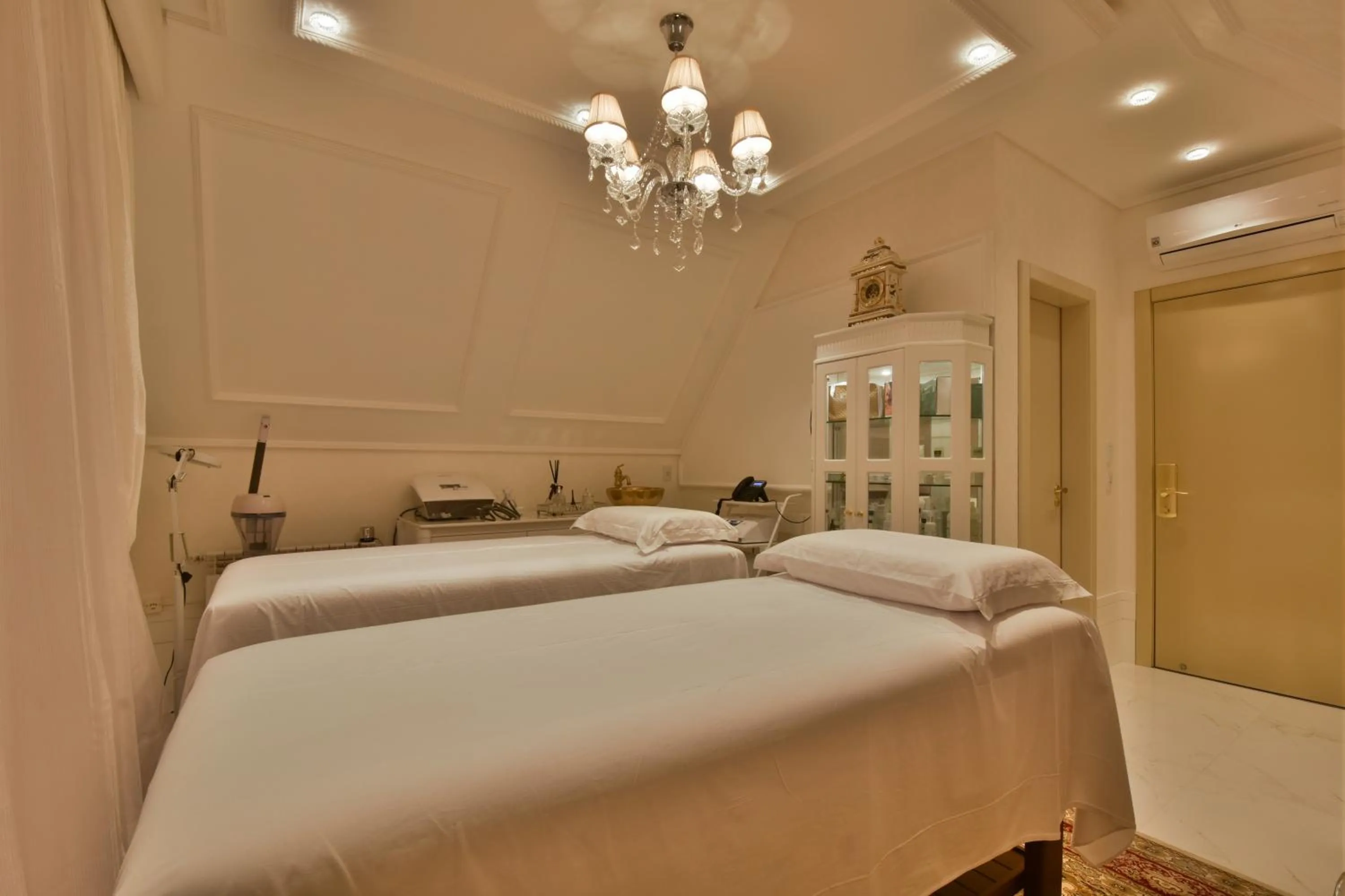 Spa and wellness centre/facilities, Bed in Hotel Colline de France