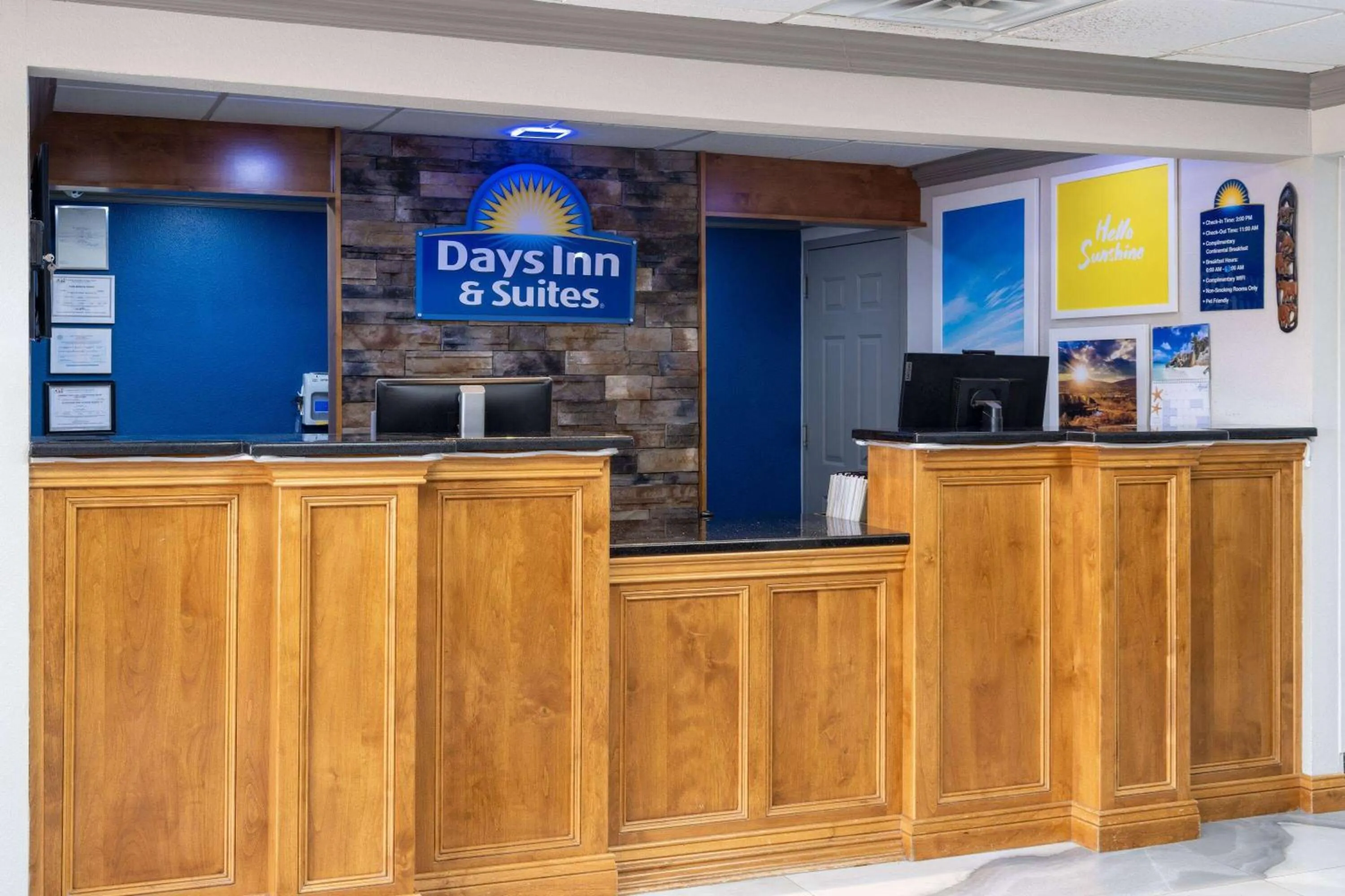 Lobby or reception in Days Inn & Suites by Wyndham Commerce
