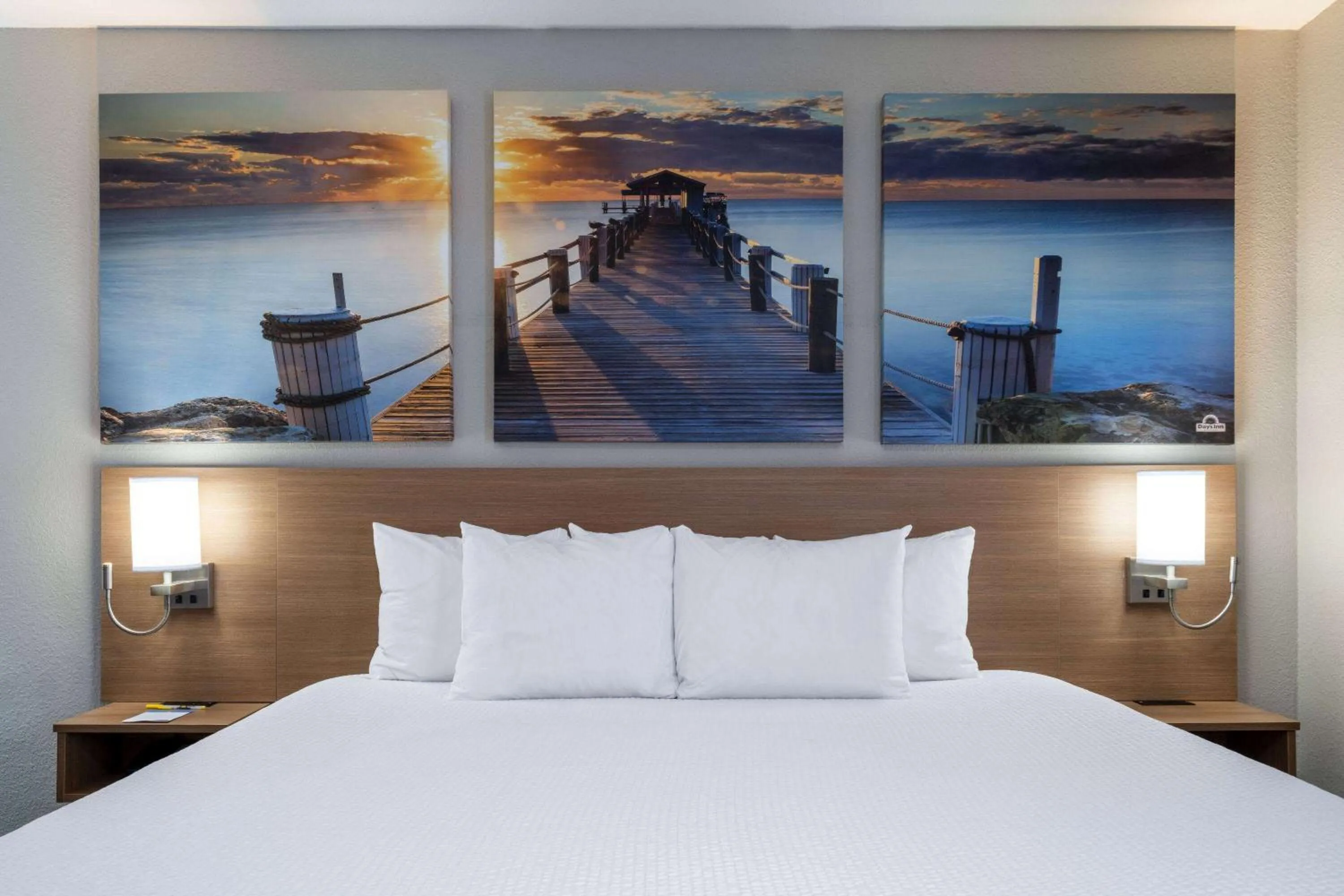 Photo of the whole room, Bed in Days Inn & Suites by Wyndham Commerce