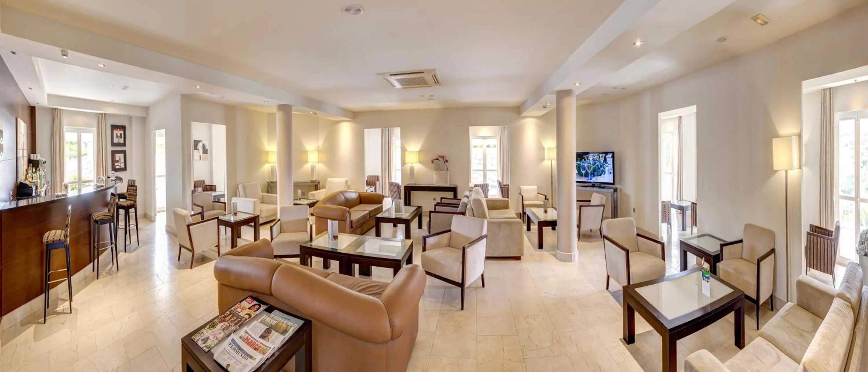 Lounge or bar in Gran Hotel Suances