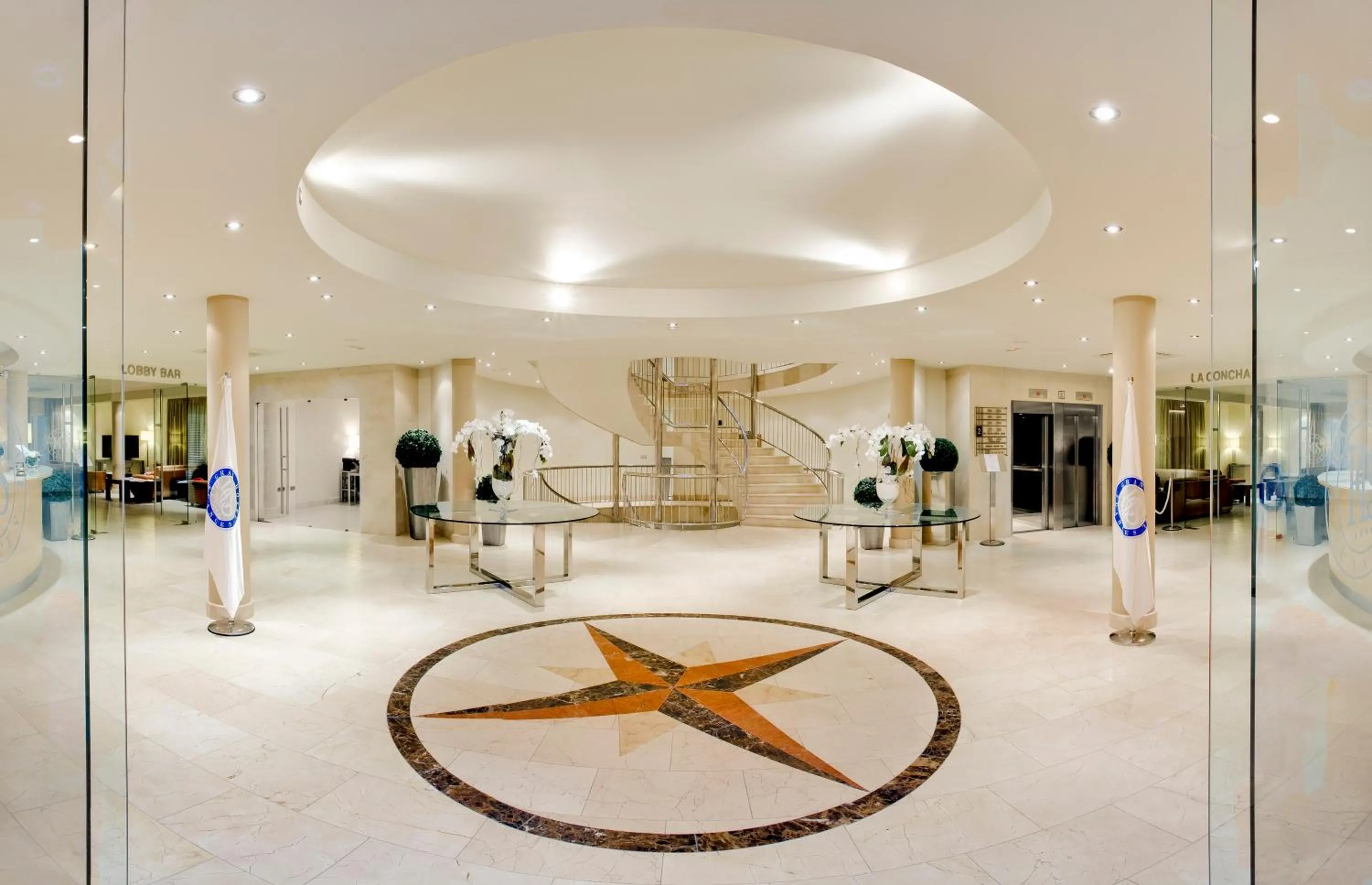 Lobby or reception in Gran Hotel Suances