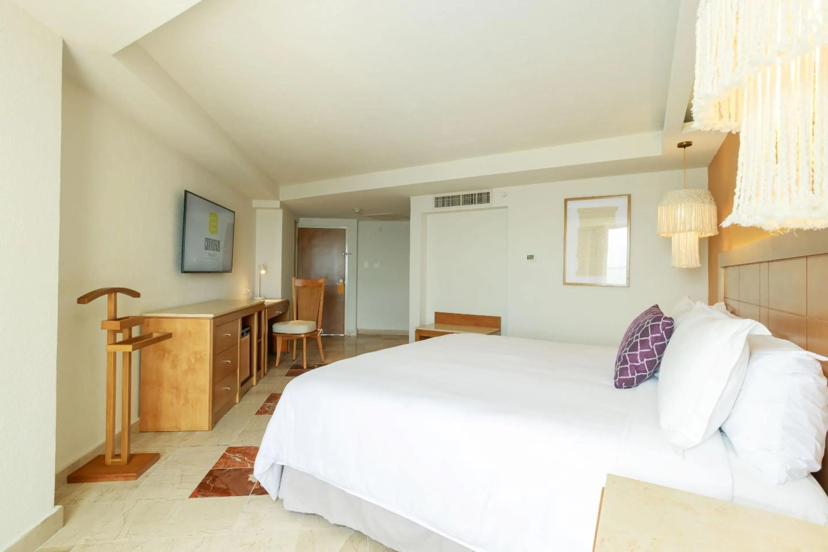 Photo of the whole room, Bed in Camino Real Veracruz