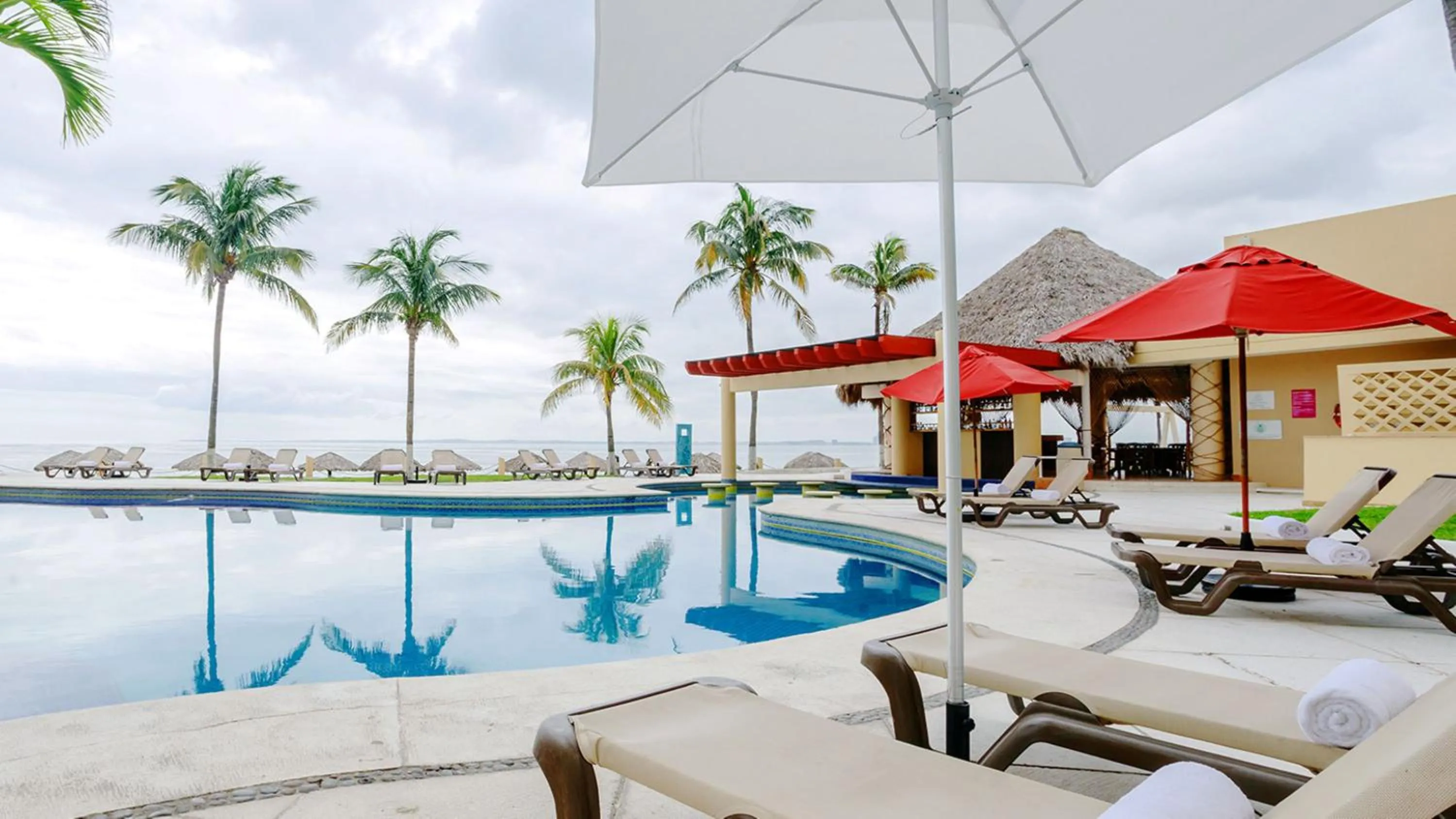 Swimming pool in Camino Real Veracruz