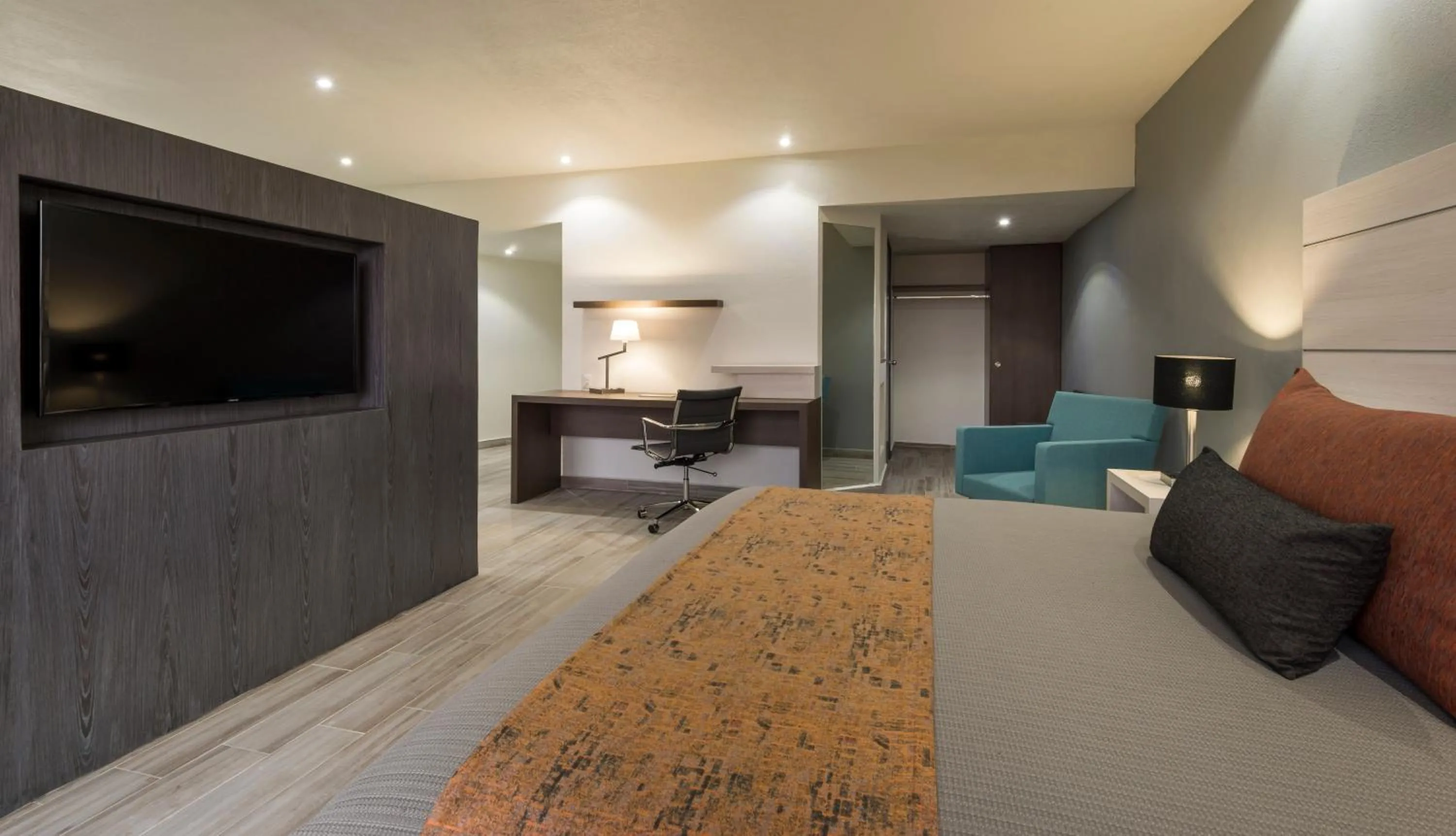 Photo of the whole room, Bed in Real Inn San Luis Potosi