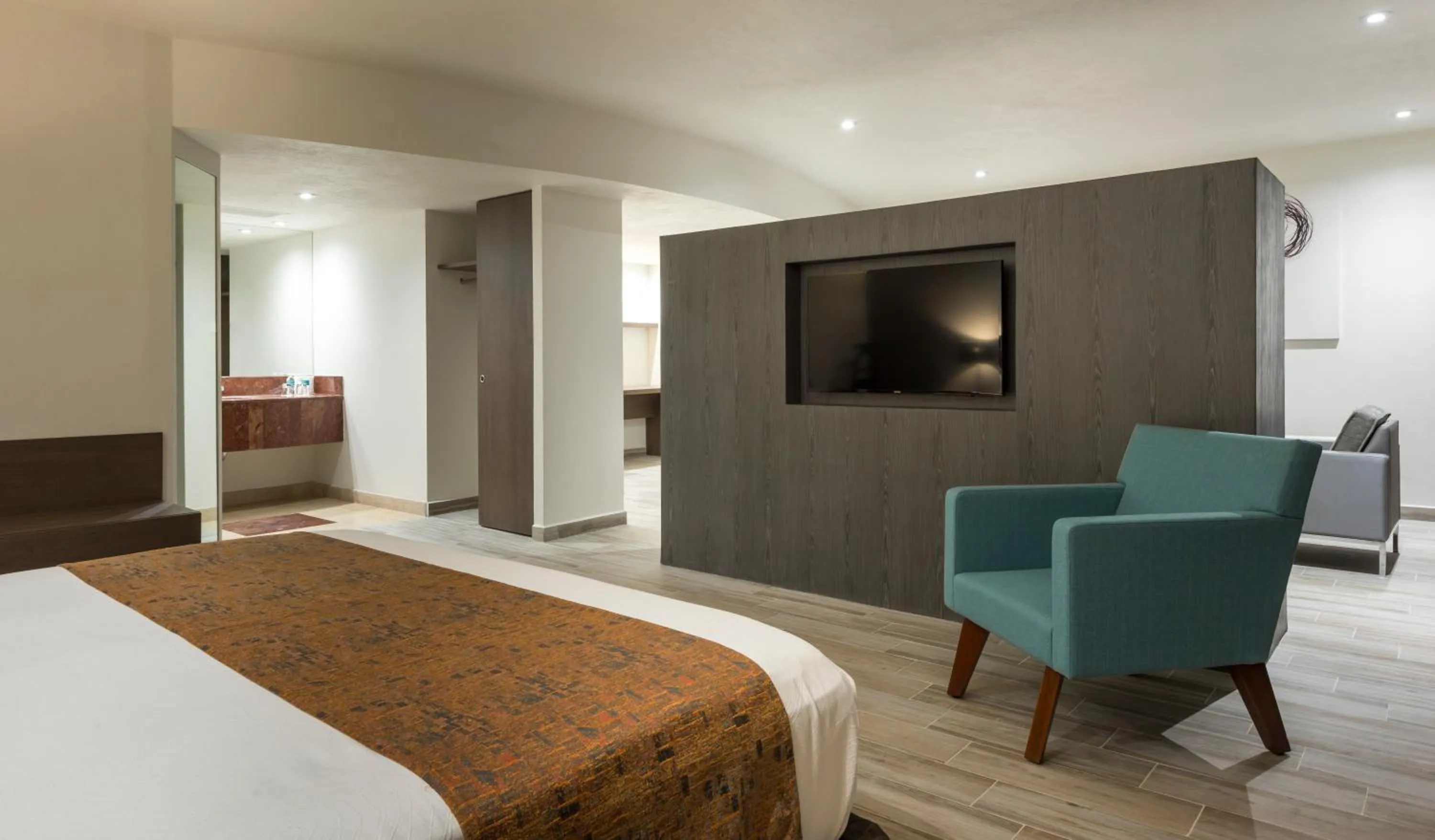 Photo of the whole room, Bed in Real Inn San Luis Potosi