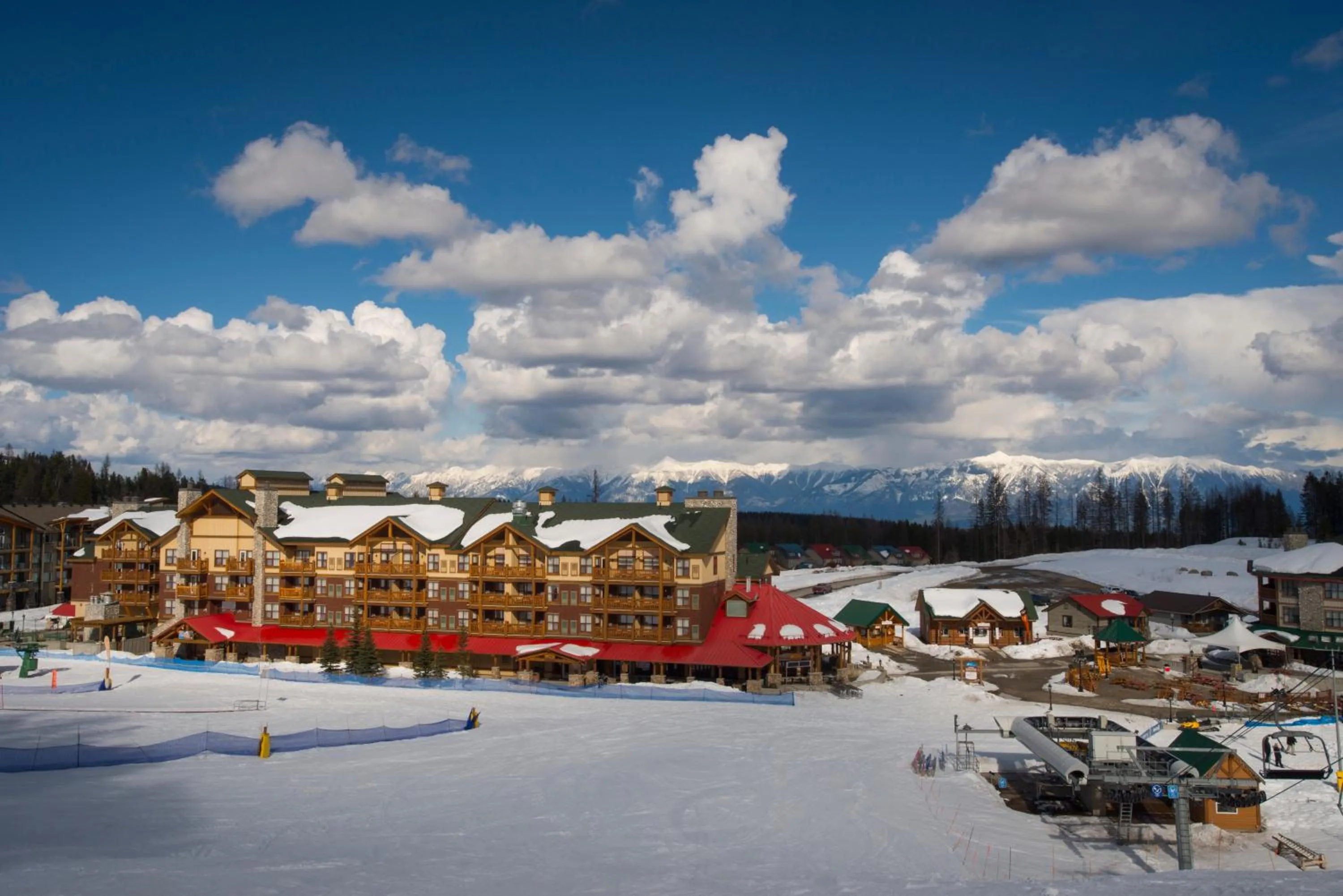Facade/entrance in Trickle Creek Lodge