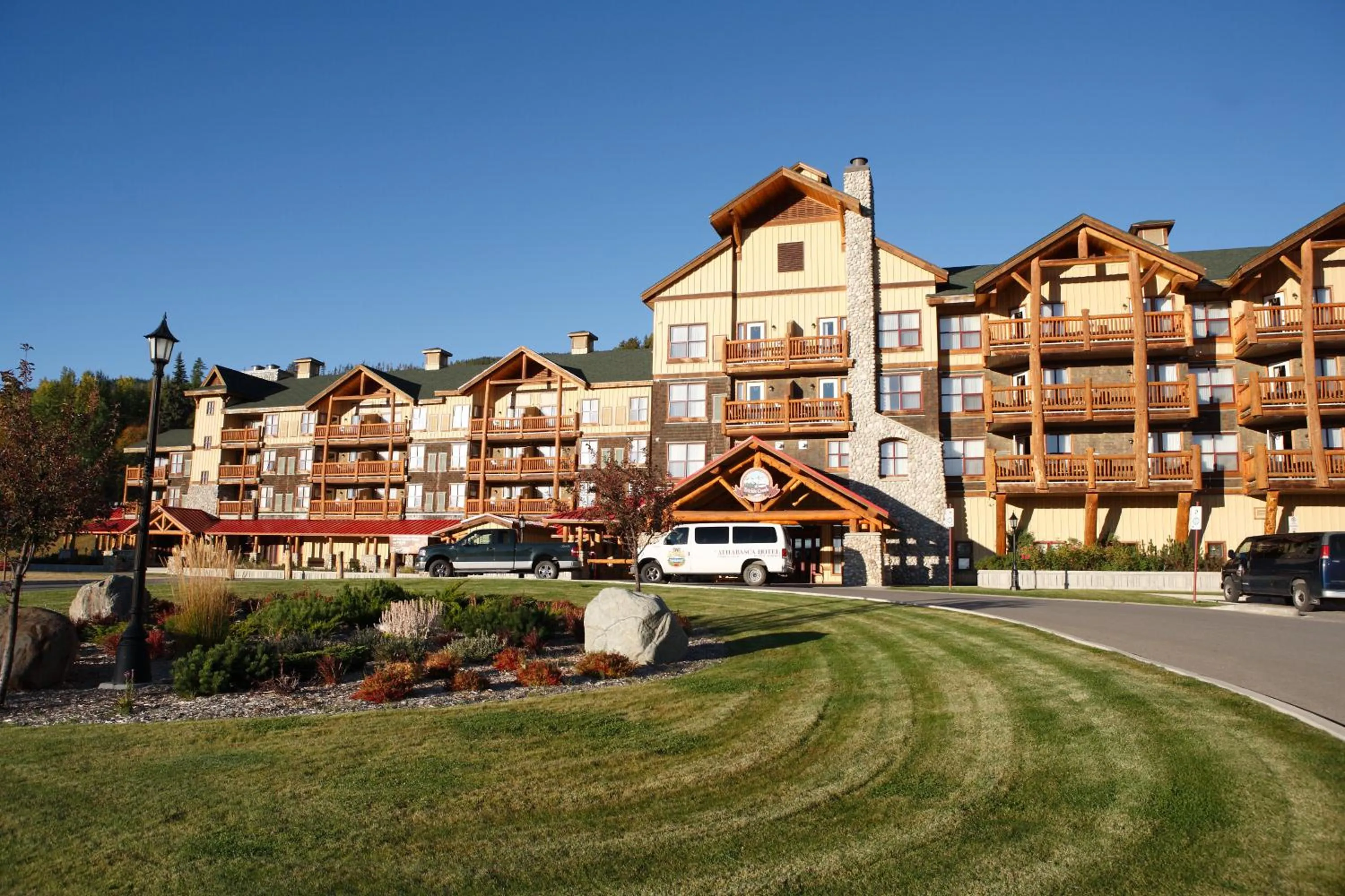 Facade/entrance in Trickle Creek Lodge