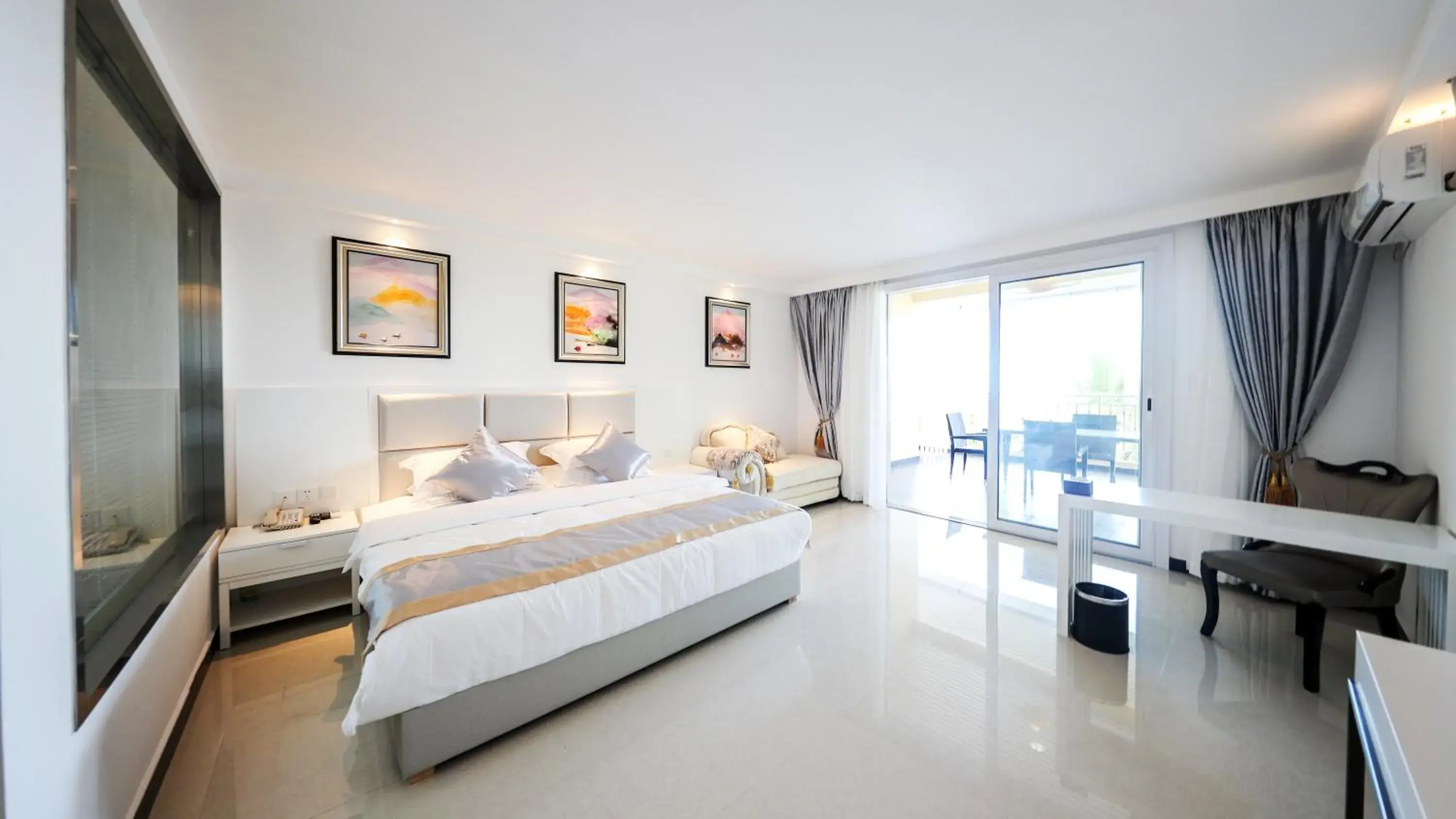 Deluxe Double Room with Balcony and Sea View in Ocean Star Hotel Deluxe Double Room with Balcony and Sea View in Ocean Star Hotel