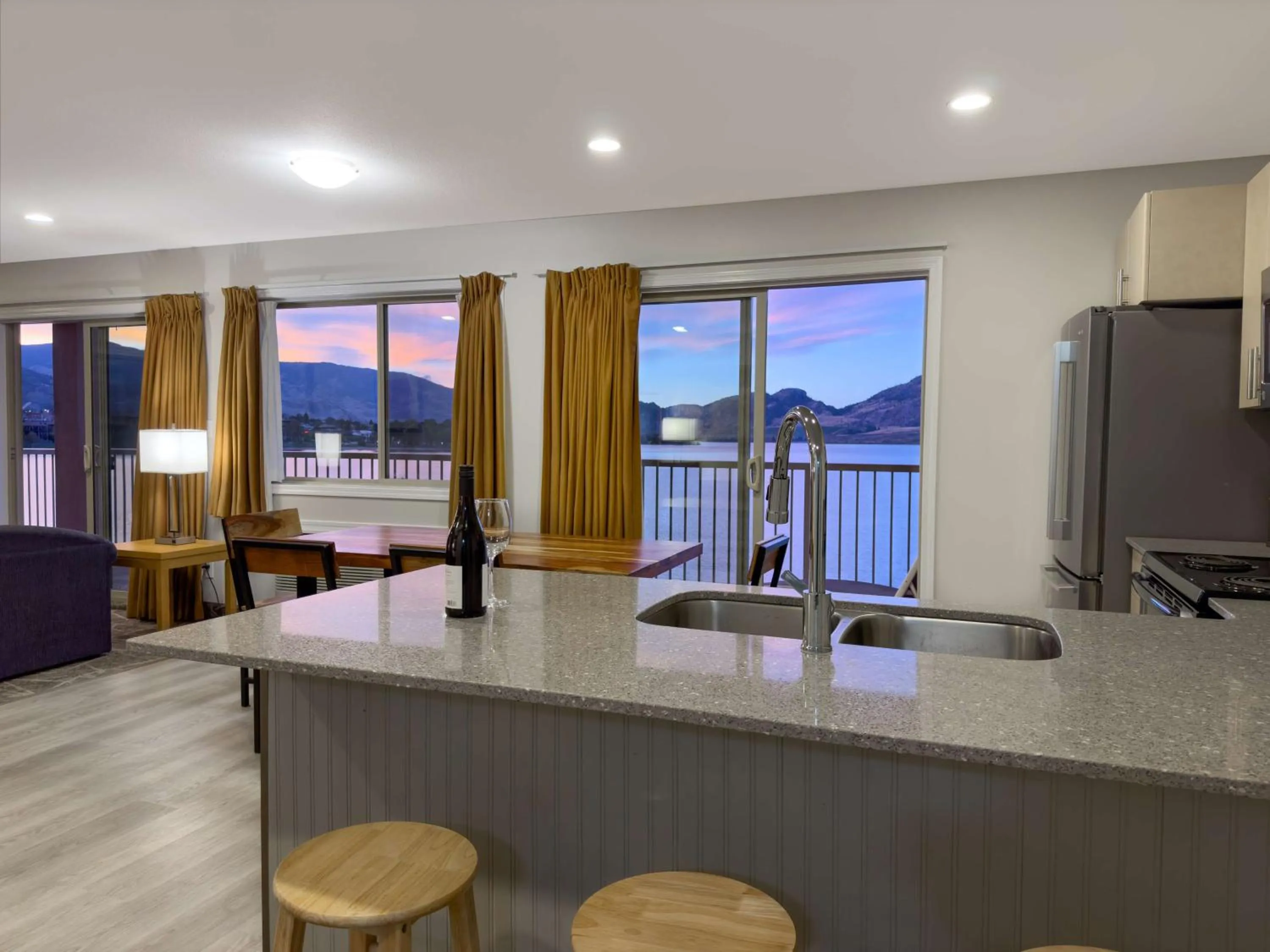 Photo of the whole room in Coast Osoyoos Beach Hotel