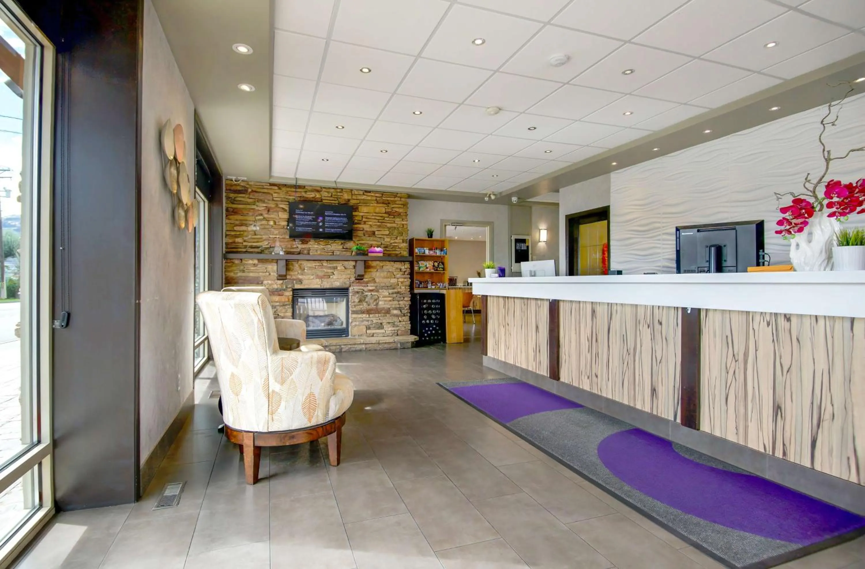 Lobby or reception in Coast Osoyoos Beach Hotel