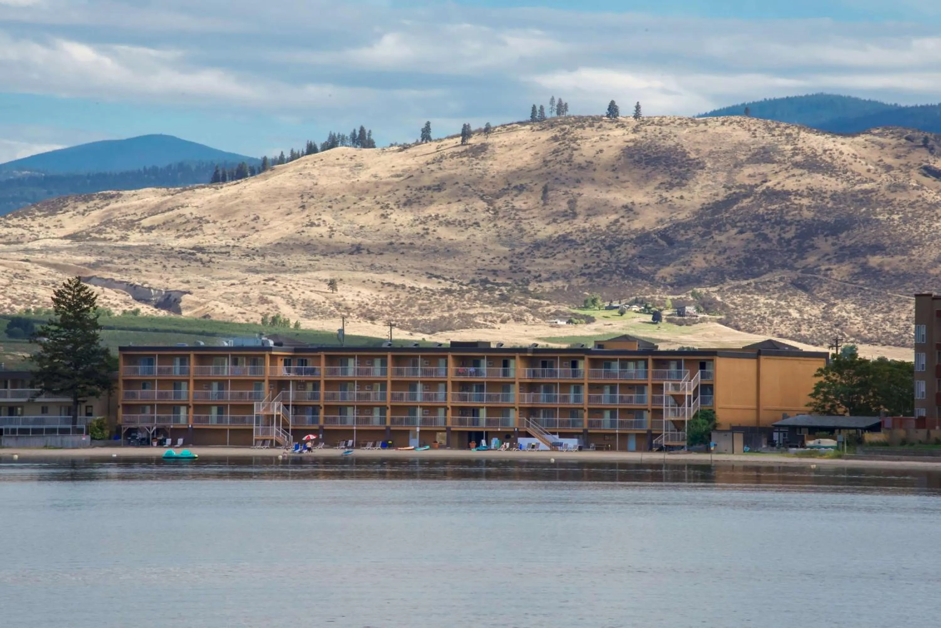 Property building in Coast Osoyoos Beach Hotel