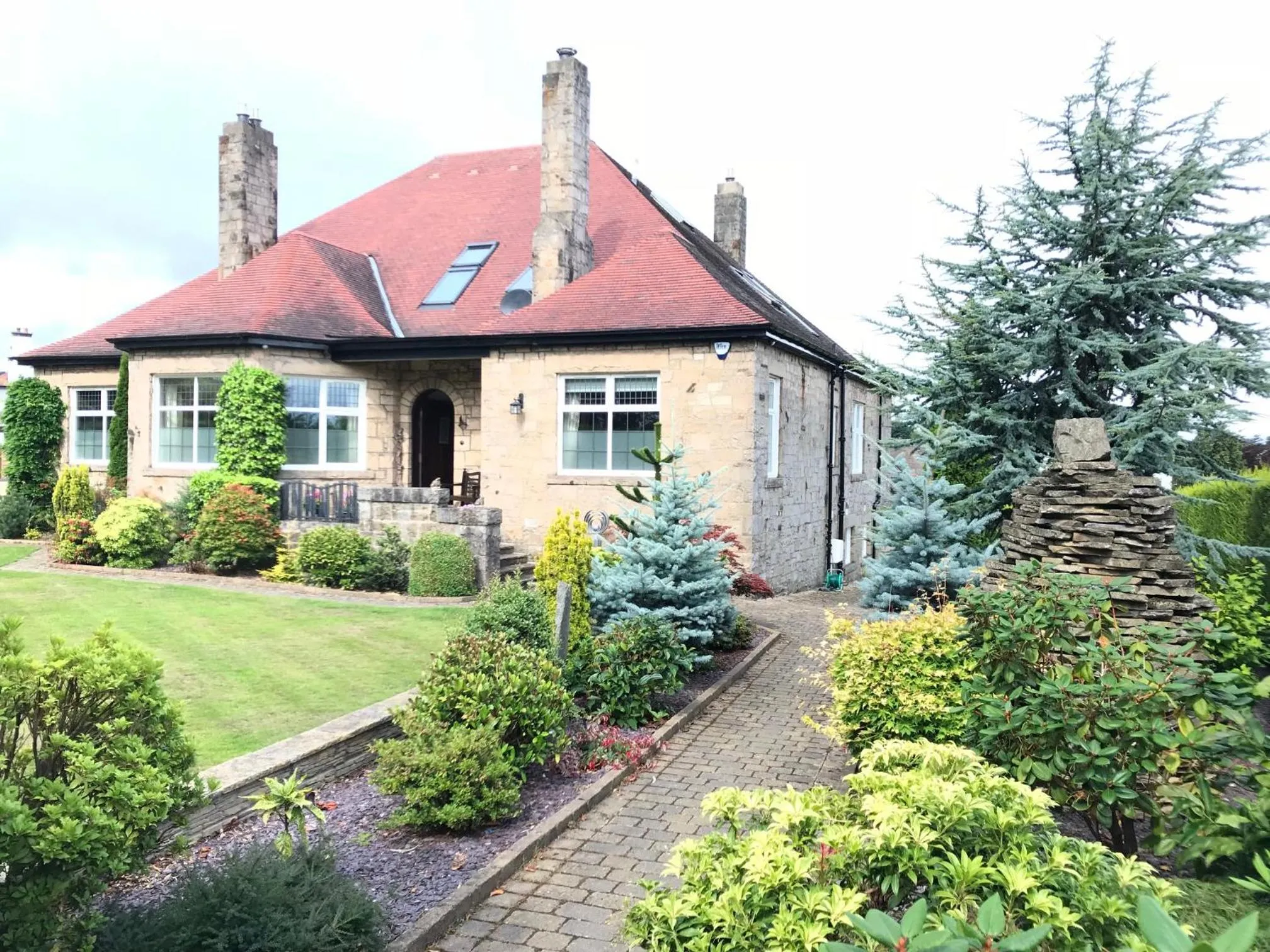Facade/entrance in The Cairn Residence