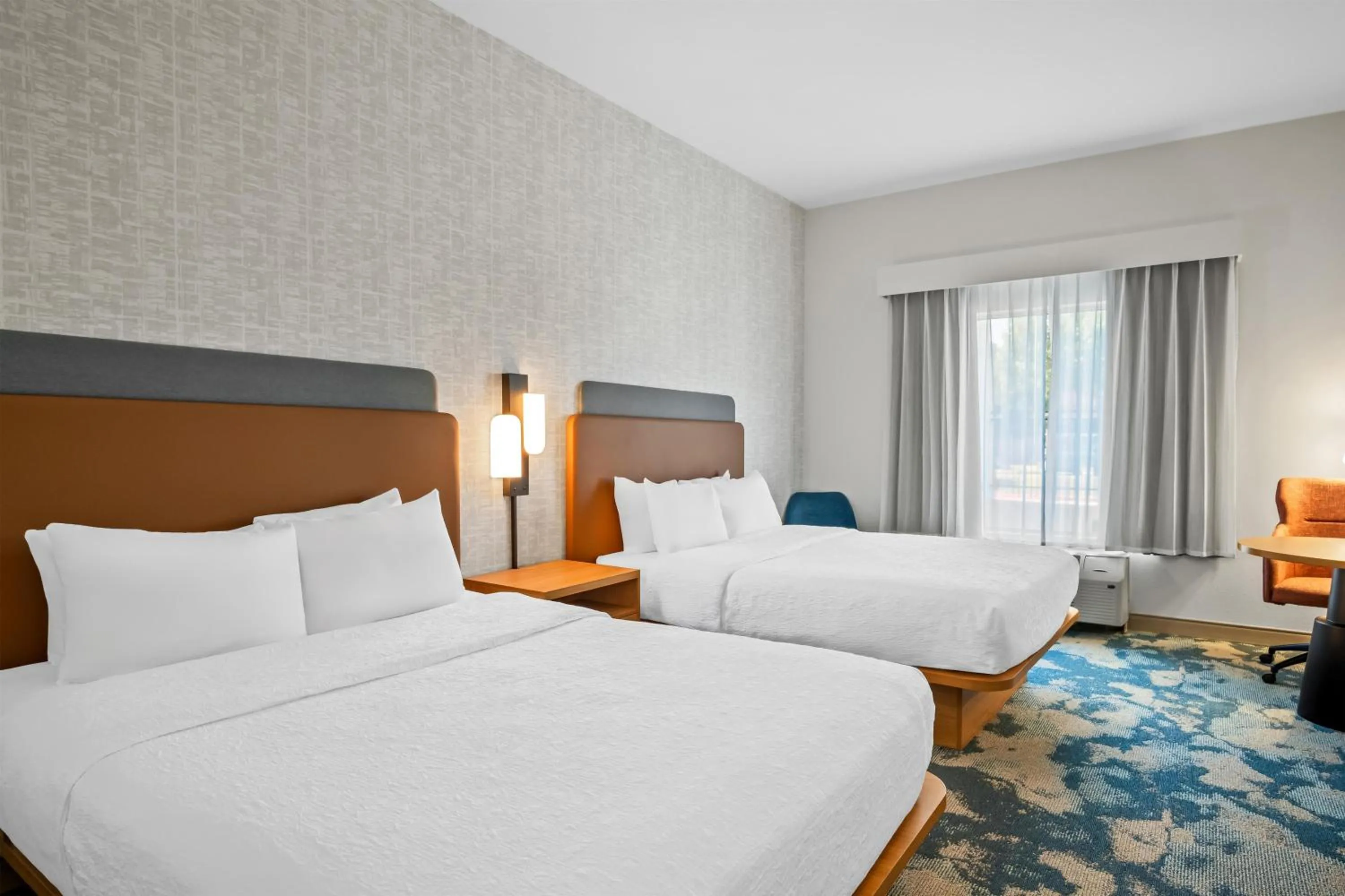 Bed in Hampton Inn and Suites Waxahachie