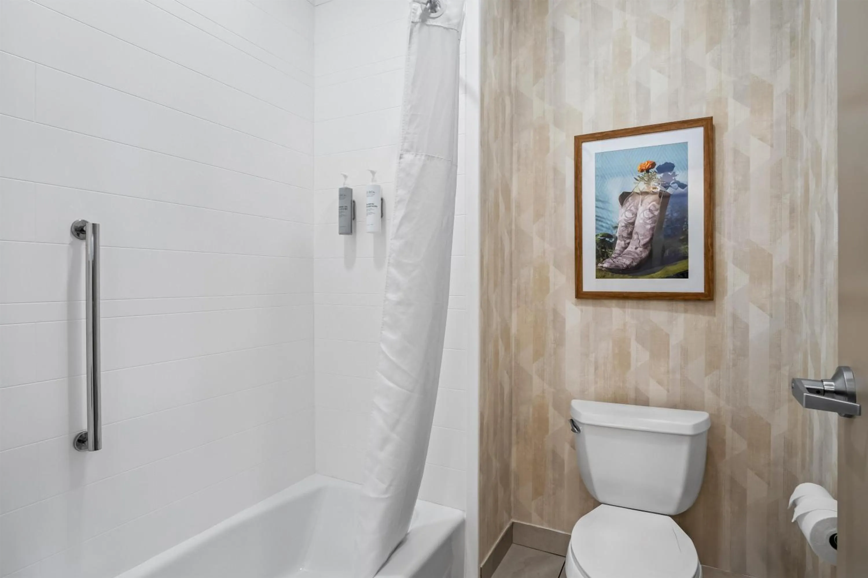 Bathroom in Hampton Inn and Suites Waxahachie