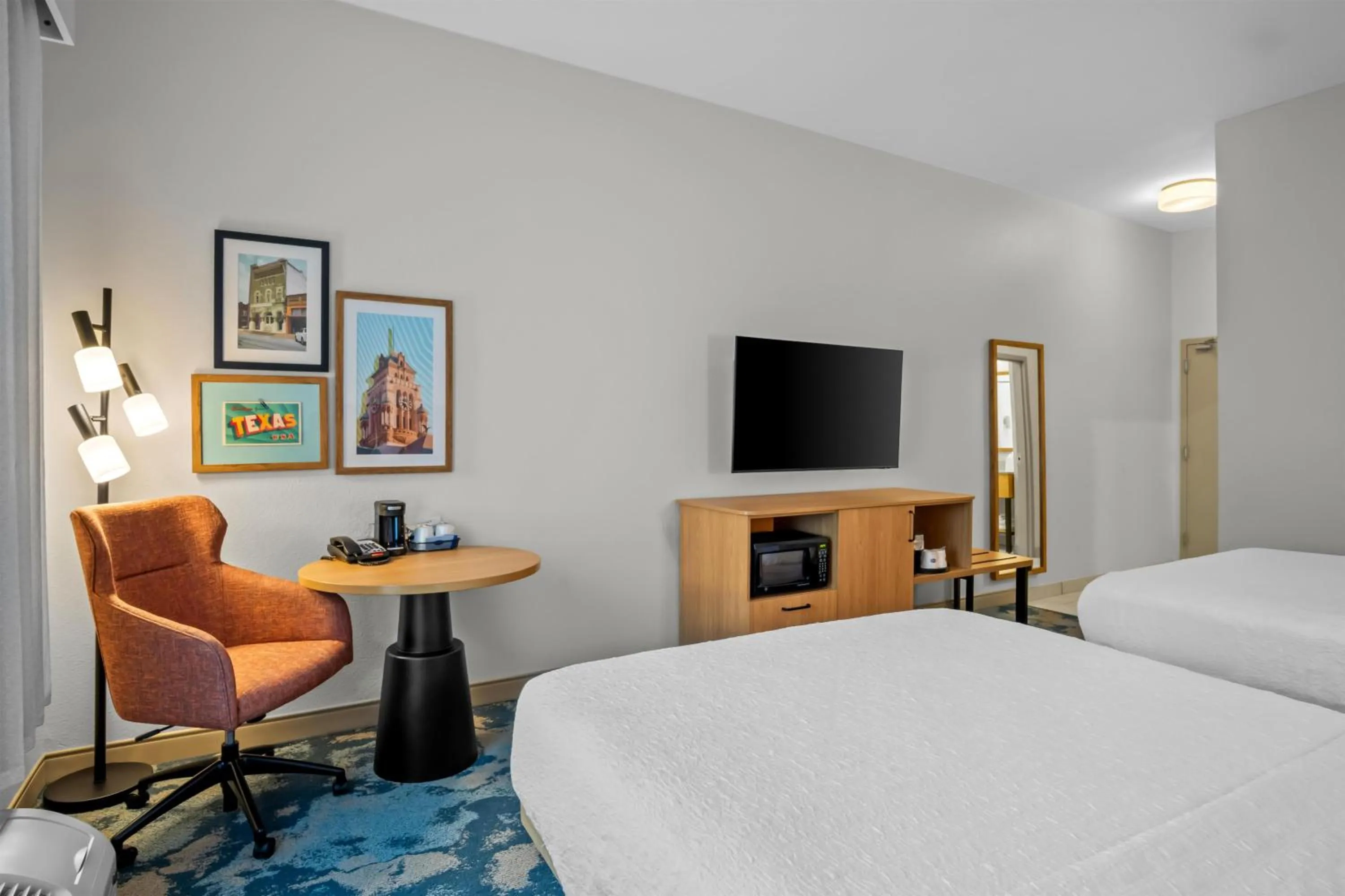 Bed in Hampton Inn and Suites Waxahachie