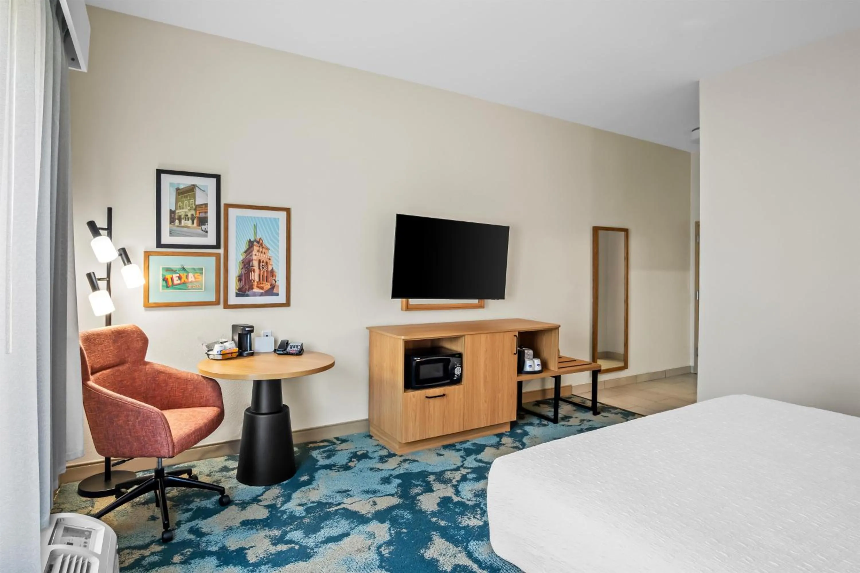 Bedroom, Bed in Hampton Inn and Suites Waxahachie