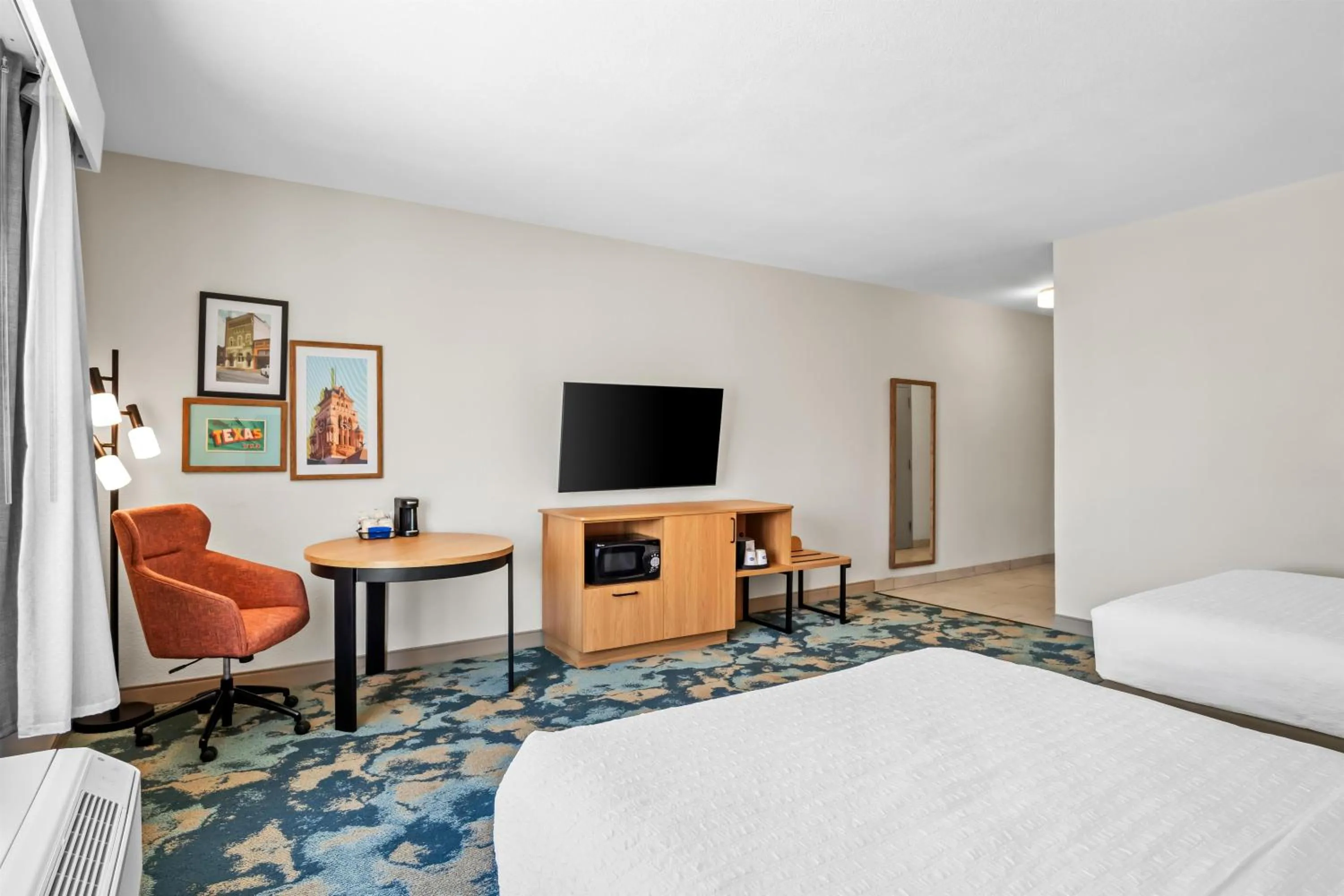 Bed in Hampton Inn and Suites Waxahachie