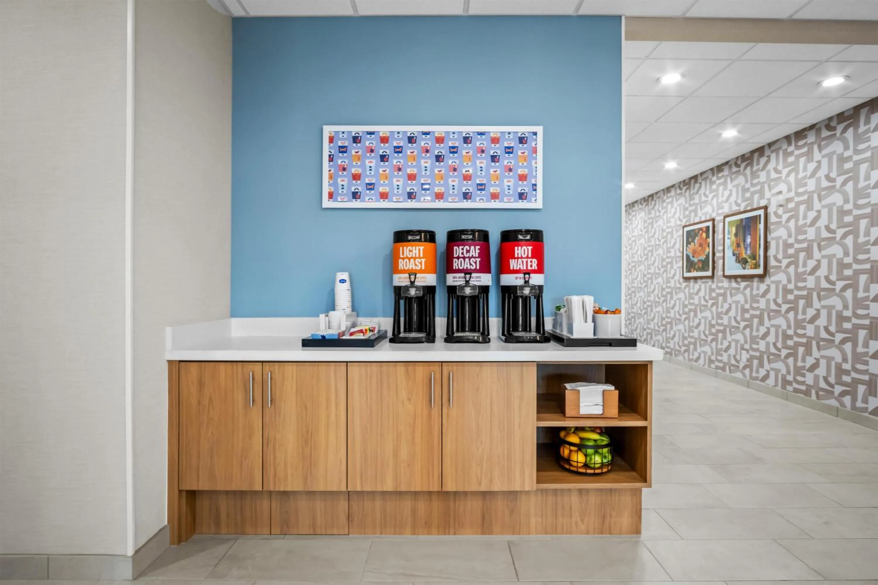 Dining area in Hampton Inn and Suites Waxahachie