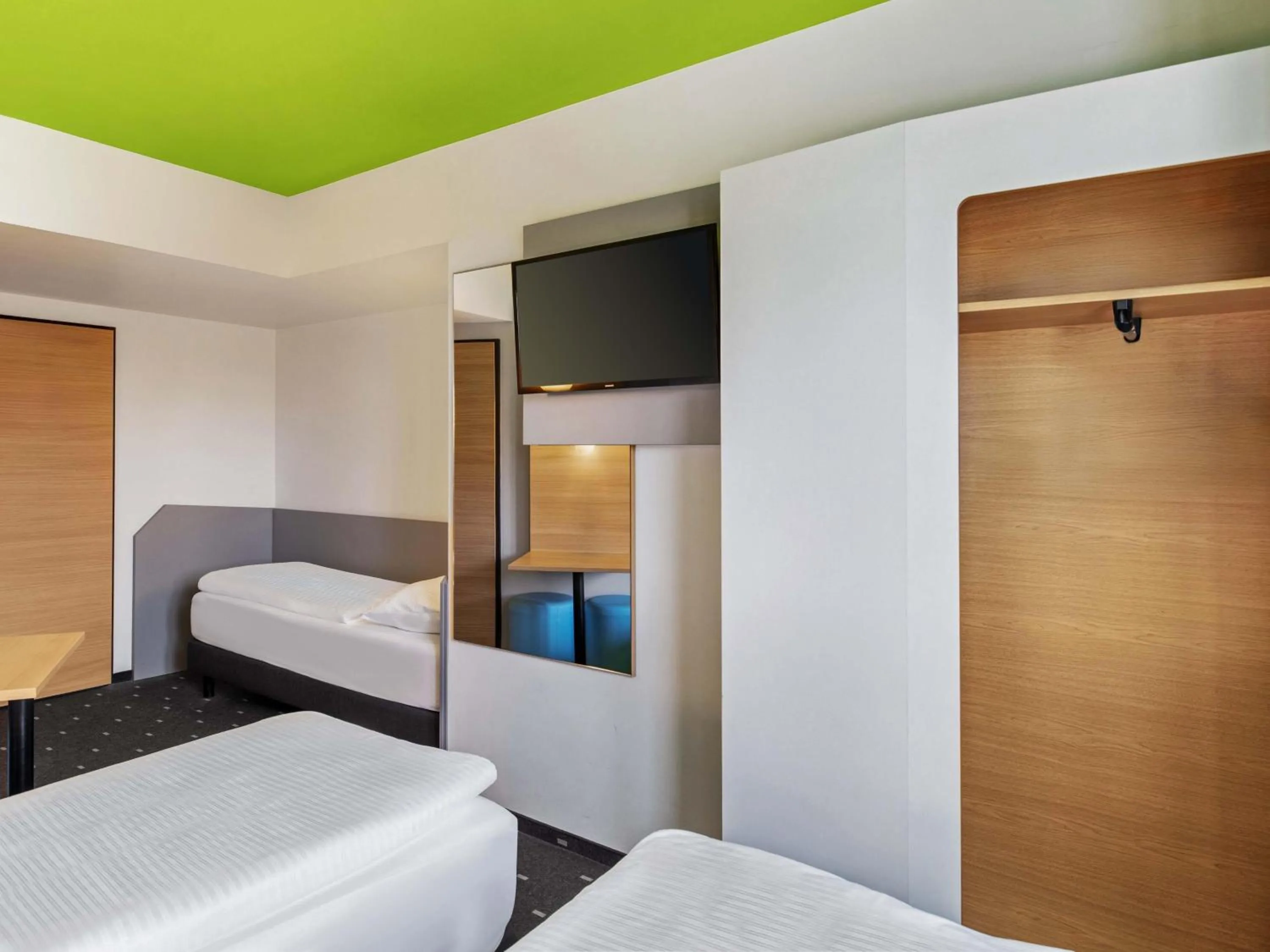 Photo of the whole room, Bed in B&B Hotel Hamburg-Wandsbek