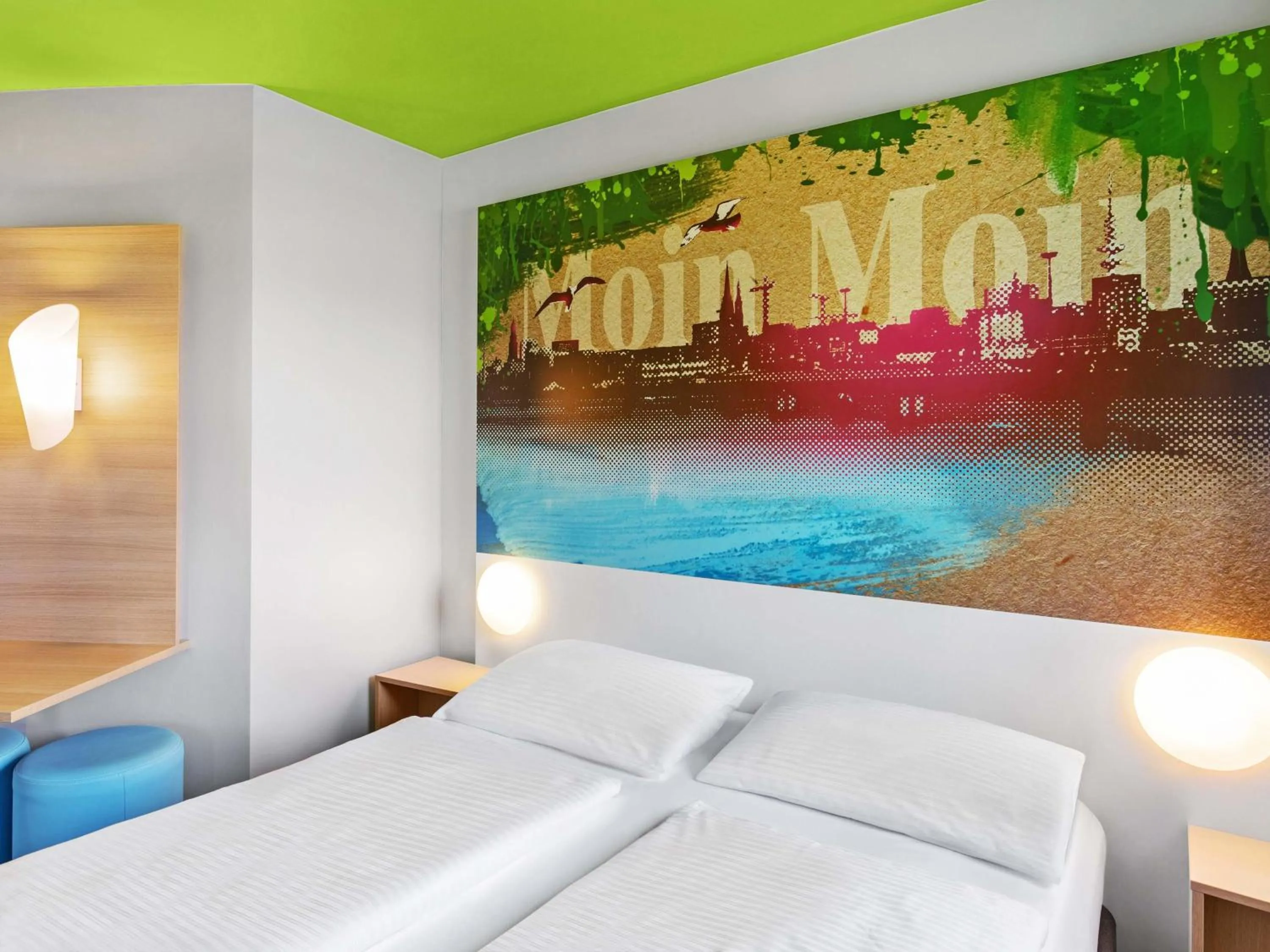 Photo of the whole room, Bed in B&B Hotel Hamburg-Wandsbek